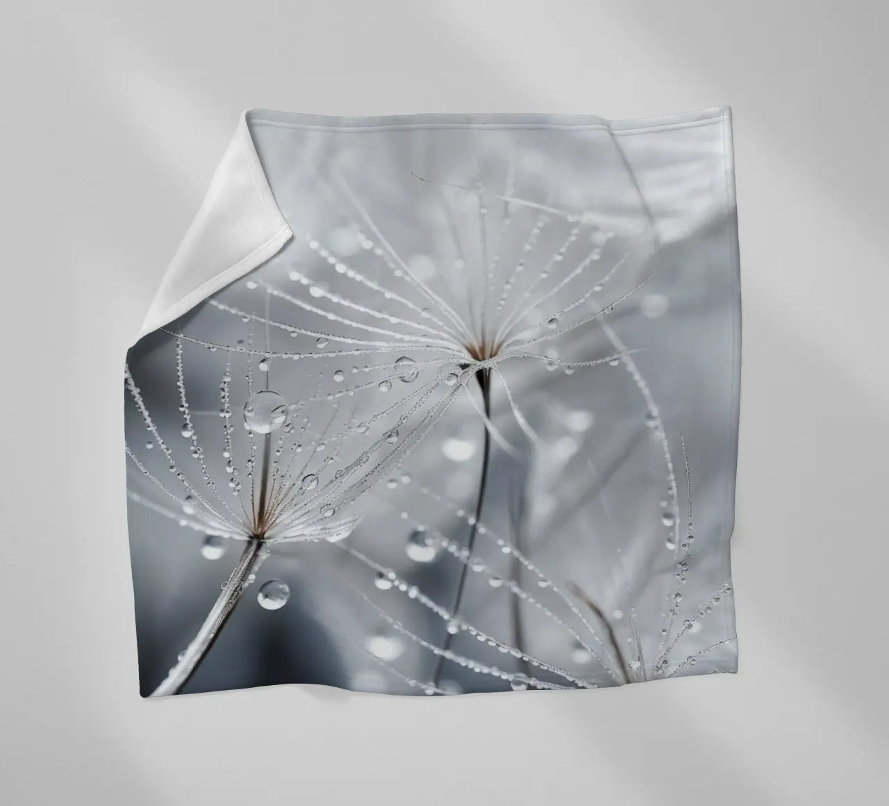 Tiny Wet World Fleecedecke von treechild