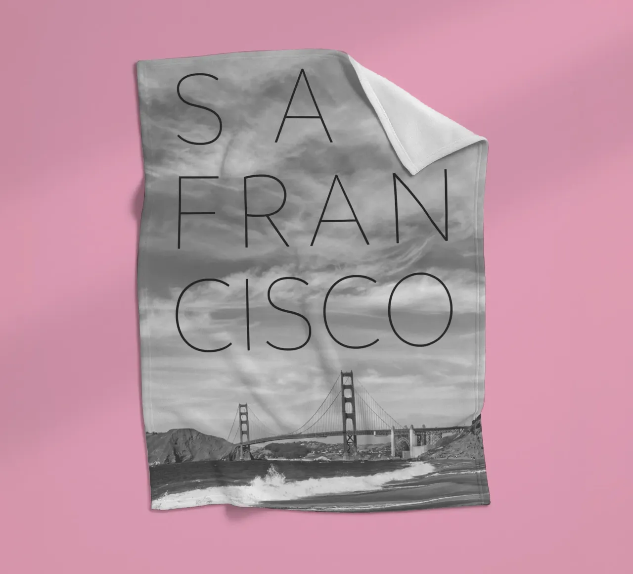 Golden Gate Bridge & Baker Beach | Text & Skyline Fleecedecke von Melanie Viola