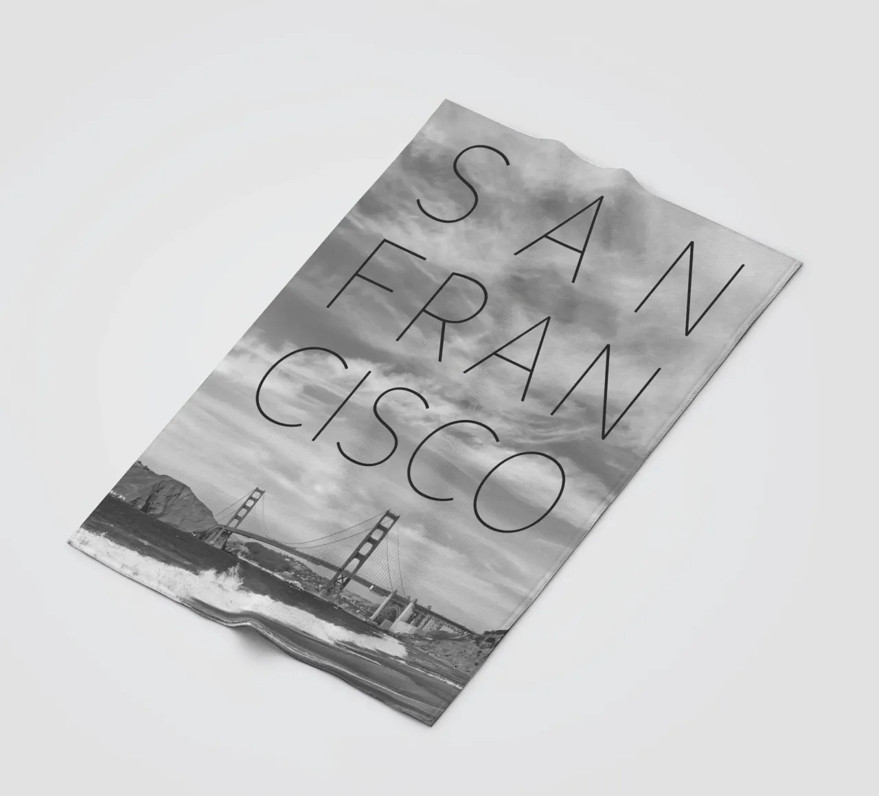 Golden Gate Bridge & Baker Beach | Text & Skyline Fleecedecke von Melanie Viola