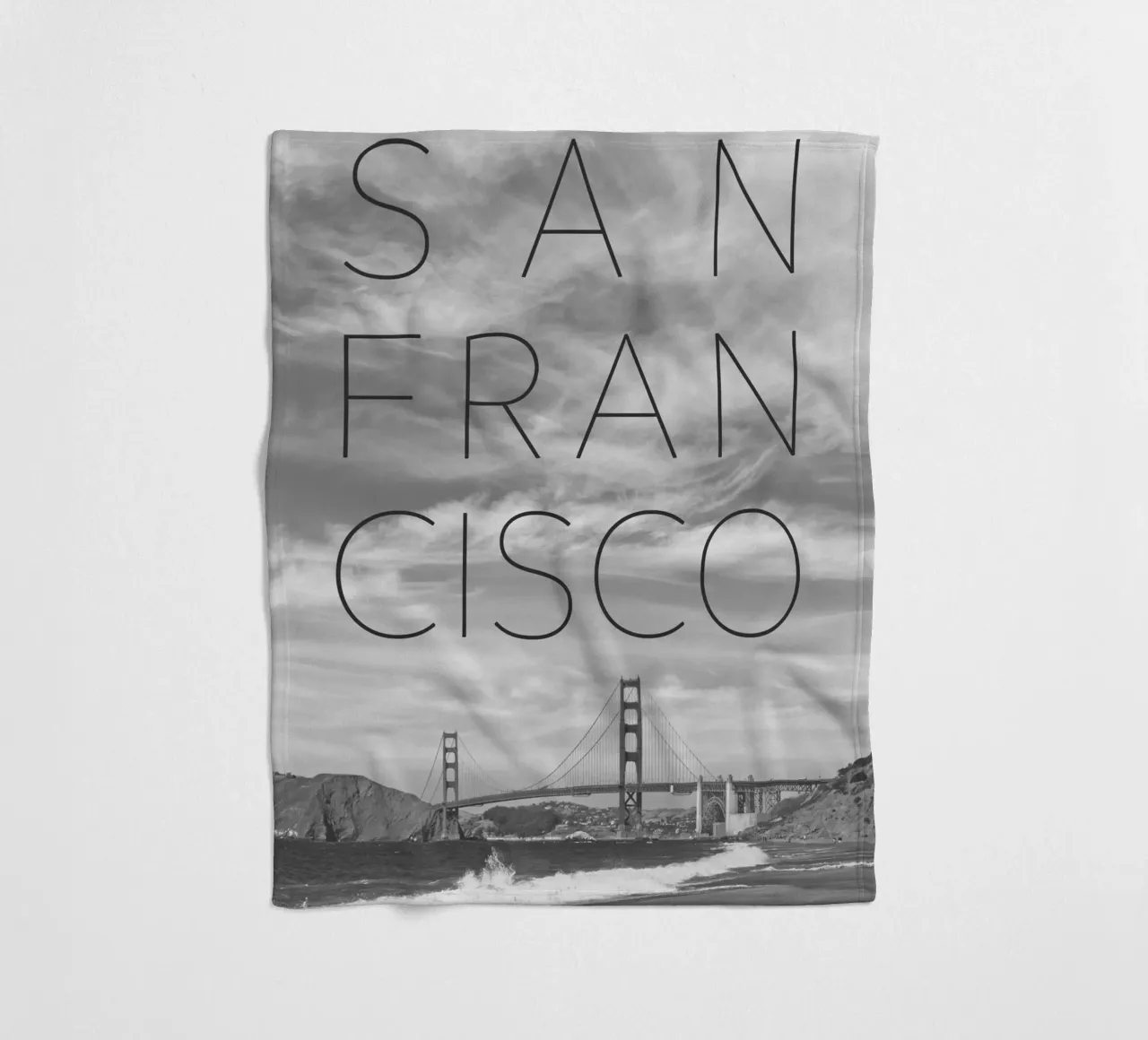 Golden Gate Bridge & Baker Beach | Text & Skyline Fleecedecke von Melanie Viola