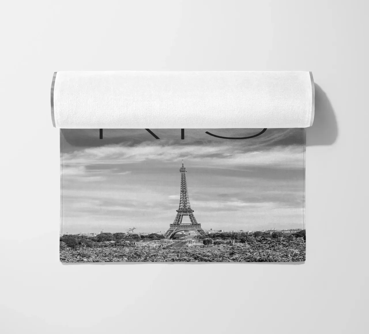 PARIS Eiffelturm | Text & Skyline Strandtuch von Melanie Viola