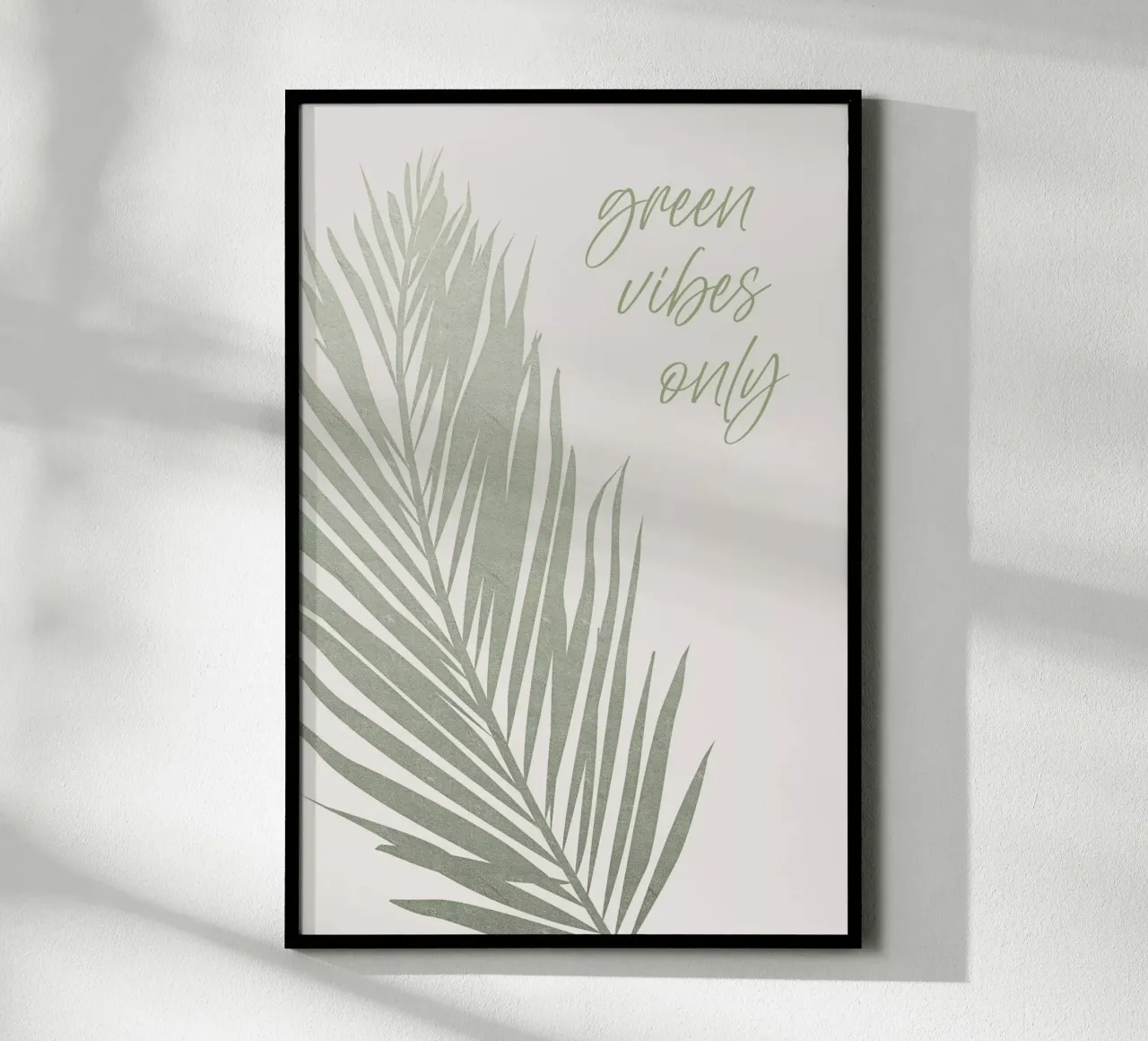 Solo vibrazioni verdi poster con telaio in legno da Melanie Viola