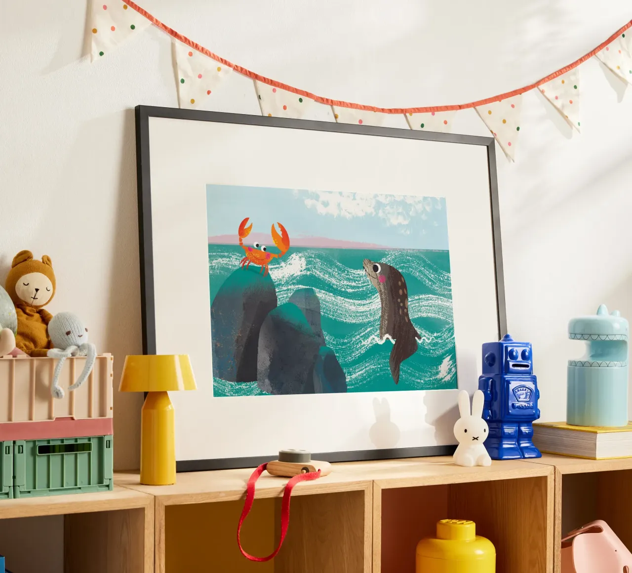 Sigillo e granchio poster con telaio in alluminio da Looks n Brains