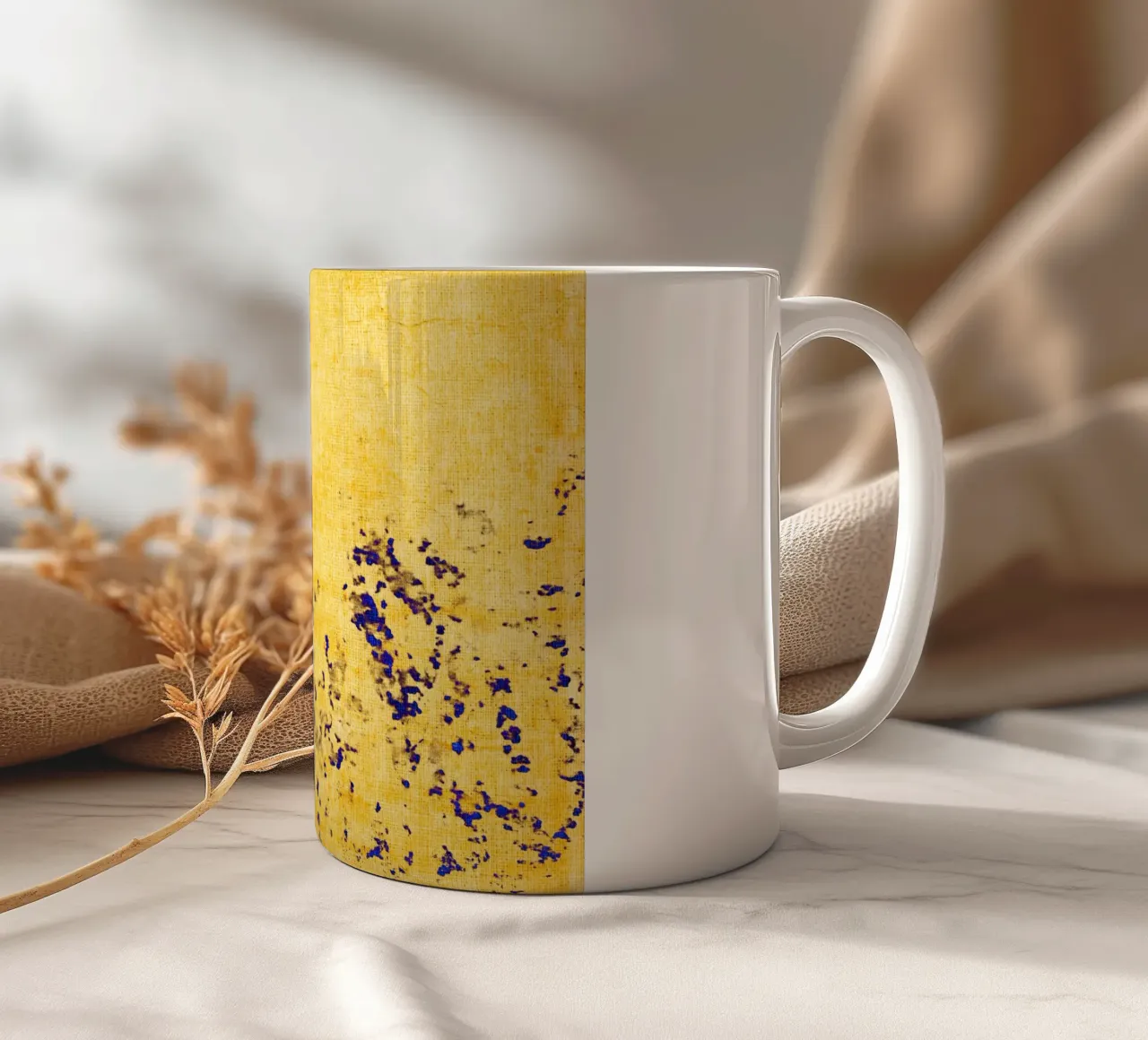 Fiori blu astratti tazza in ceramica da Teresa André