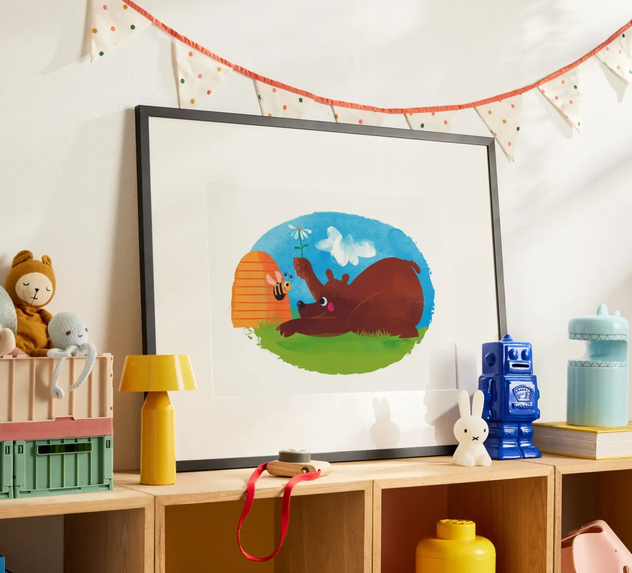 Orso e ape poster con telaio in alluminio da Looks n Brains