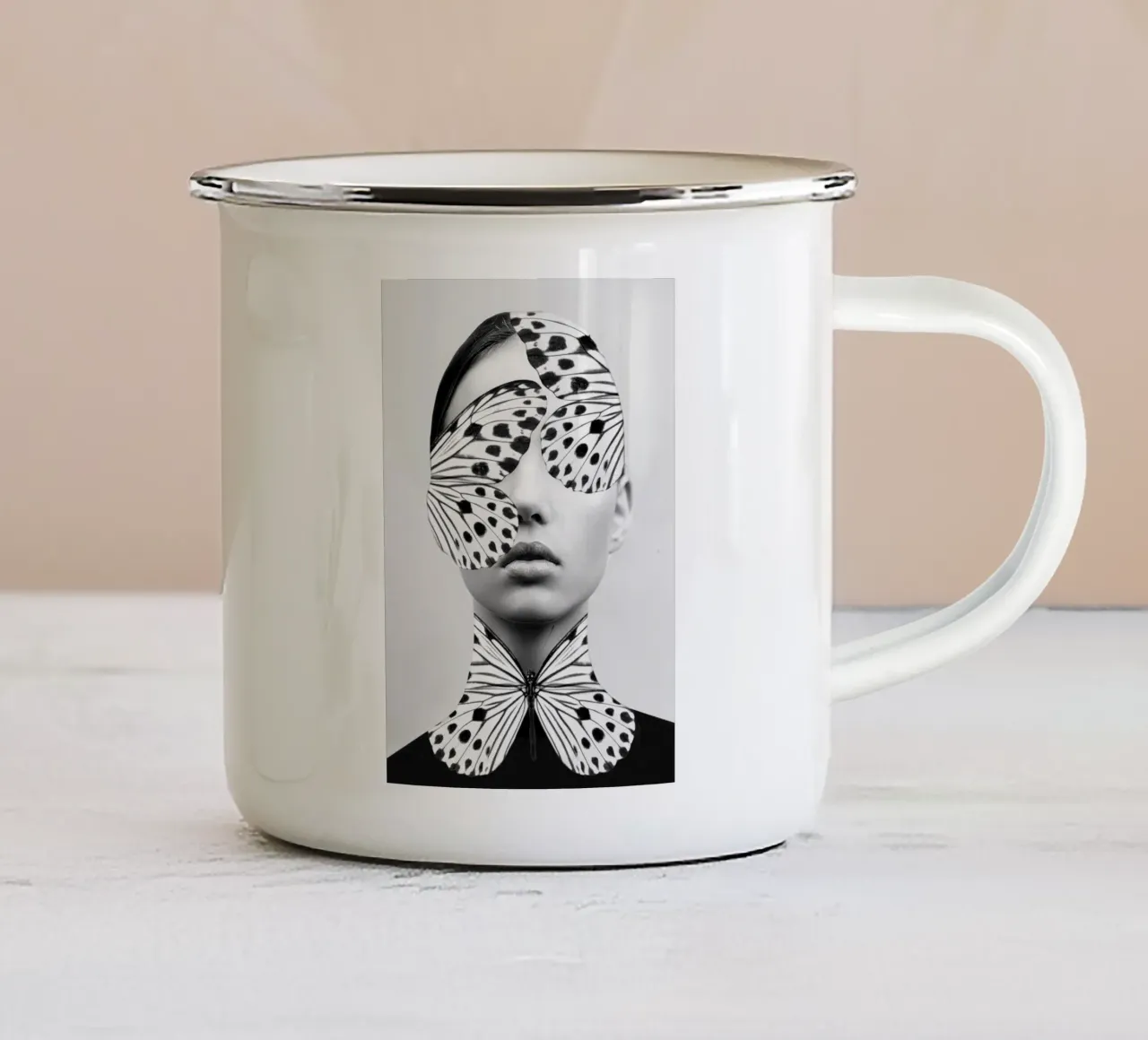Donna Farfalla tazza in smalto da dada22