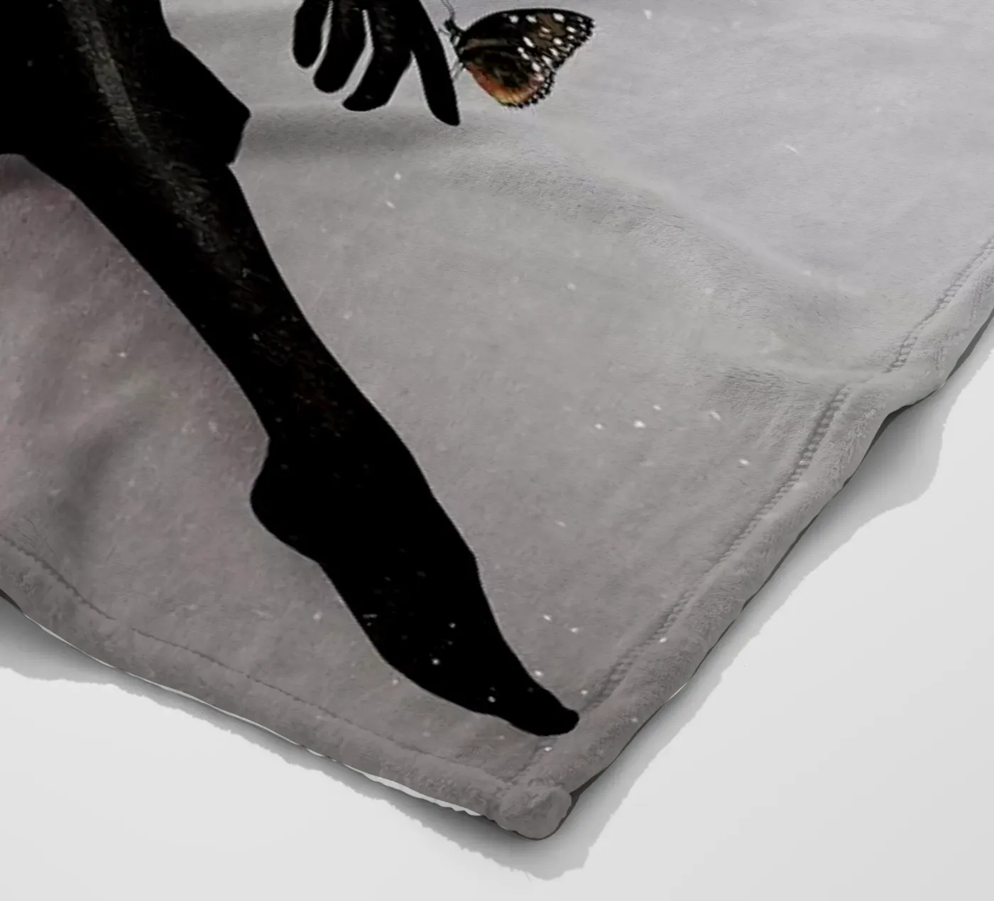 Here Before coperta in pile da Ruben Ireland