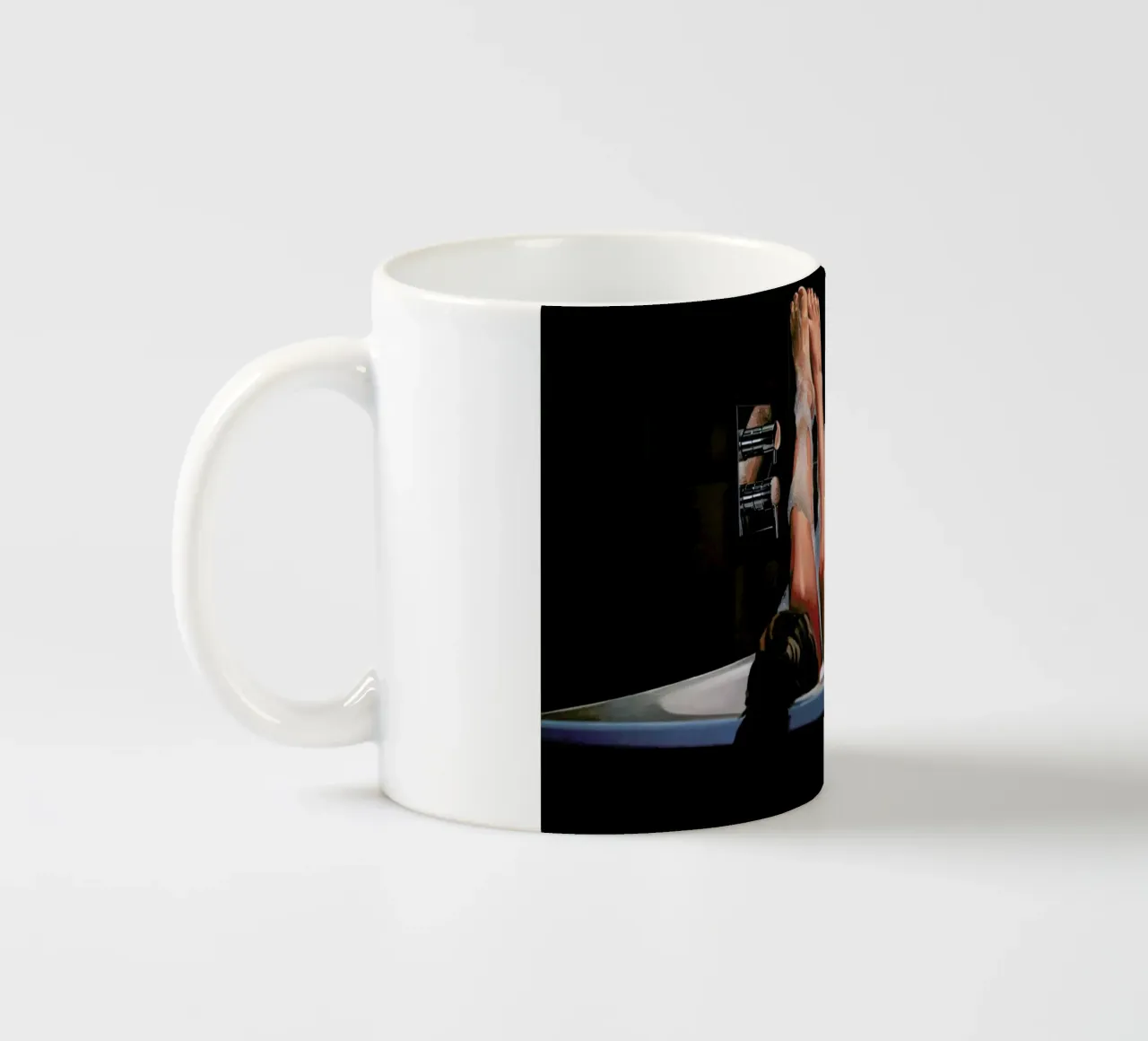 Dans Le Bain taza de cerámica de Jérôme Romain