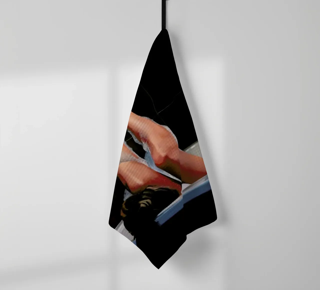 Dans Le Bain Geschirrtuch von Jérôme Romain