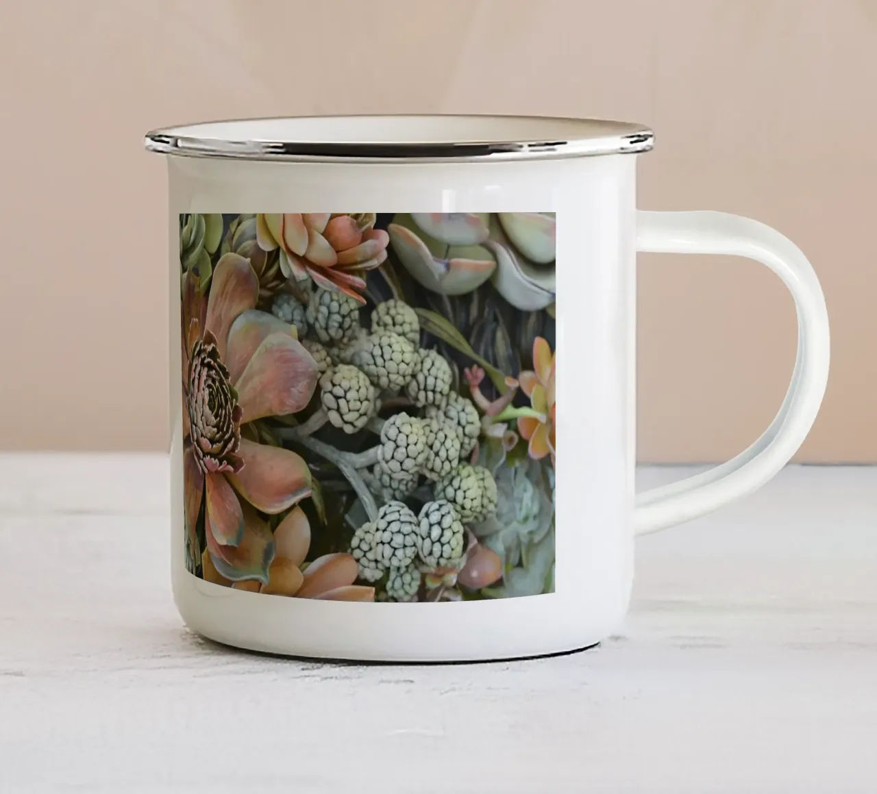 Giardino verticale di succulente botaniche tazza in smalto da Andrea Haase Floral Passion