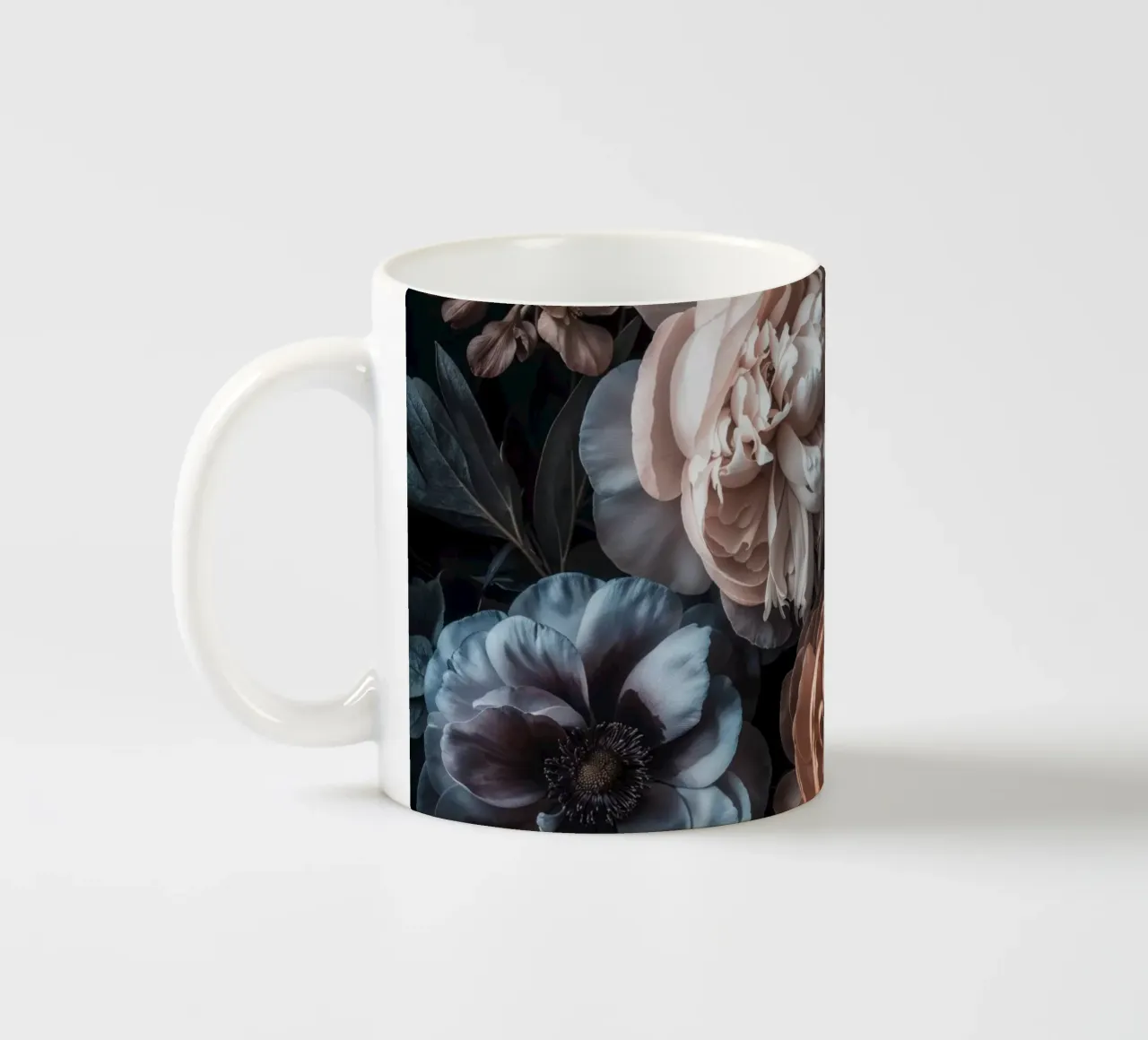 Giardino fiorito barocco di mezzanotte tazza in ceramica da Andrea Haase Floral Passion