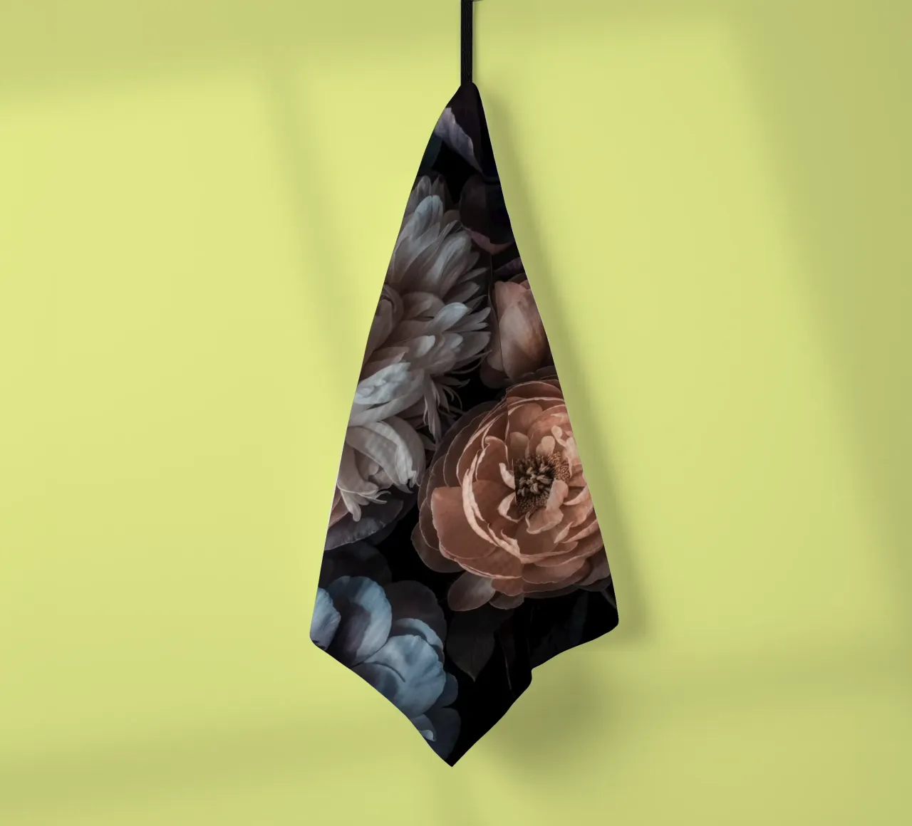 Stimmungsvoller barocker Mitternachtsblumengarten Geschirrtuch von Andrea Haase Floral Passion