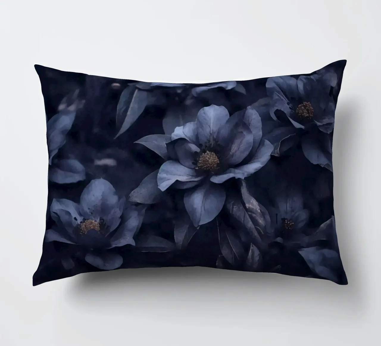 Fiori grandi di colore blu cuscino da Andrea Haase Floral Passion