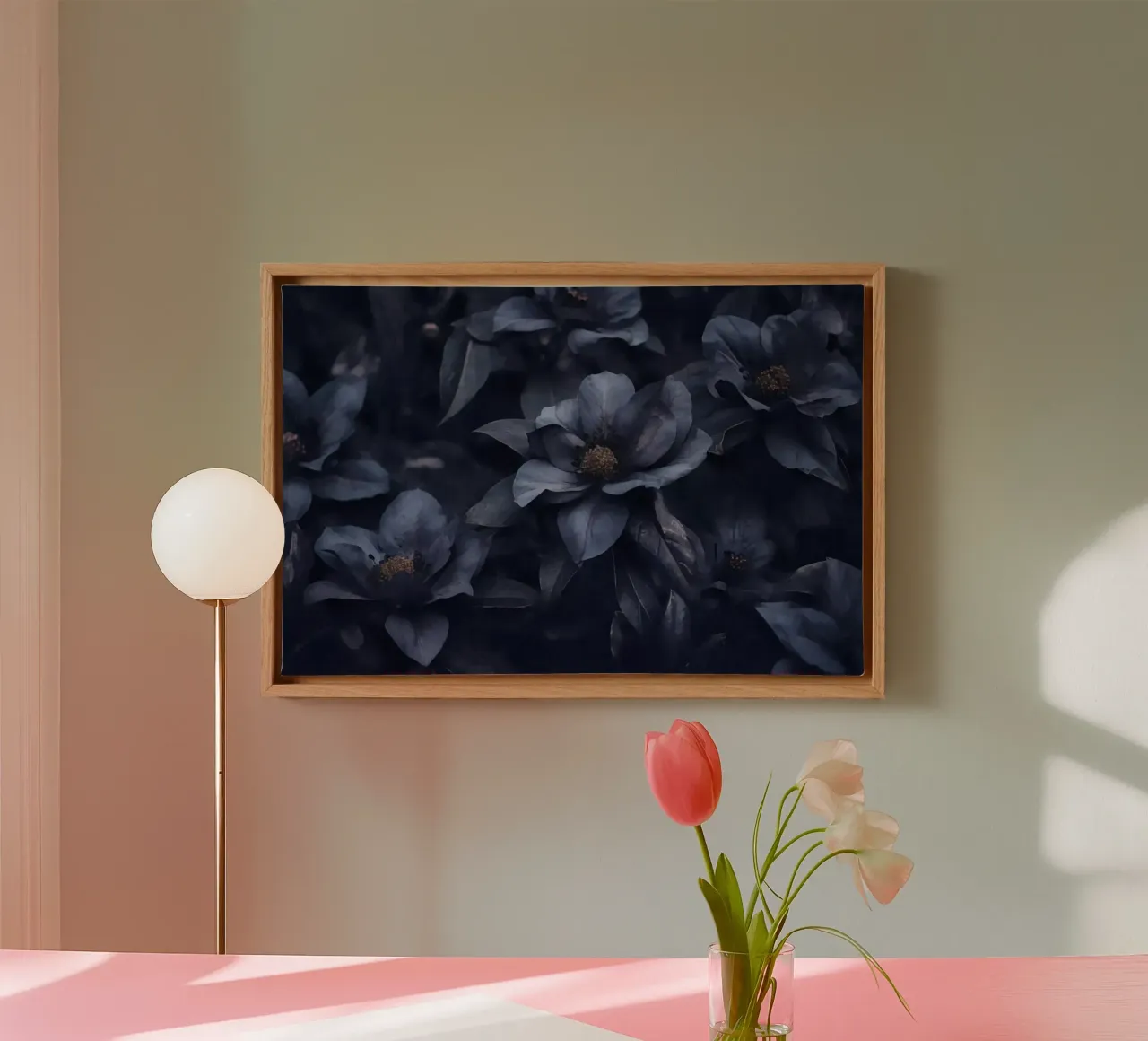 Fiori grandi di colore blu tela con Cornice a cassetta da Andrea Haase Floral Passion