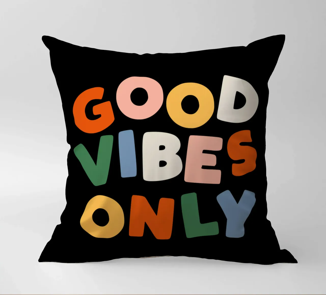 Good Vibes Only Colourful Typografie Design cuscino da THE MOTIVATED TYPE