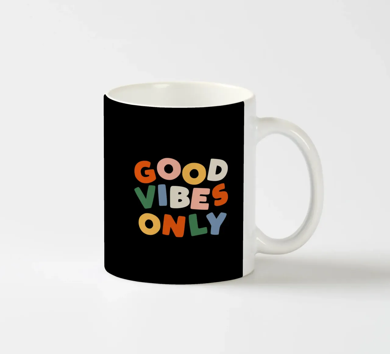 Nur gute Laune Buntes Typografie Design Keramik Tasse von THE MOTIVATED TYPE