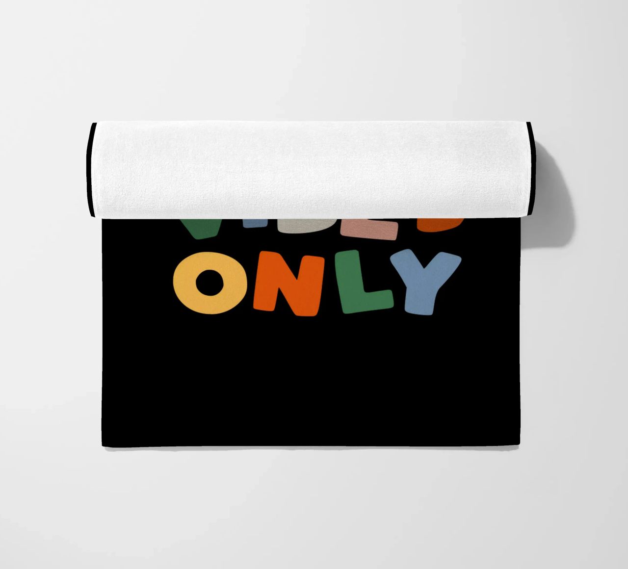Good Vibes Only Colourful Typografie Design telo mare da THE MOTIVATED TYPE