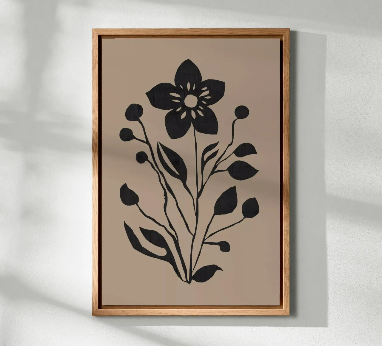Schwarze Blume Moderne botanische Silhouette Leinwand mit Schattenfugenrahmen von Cartissi