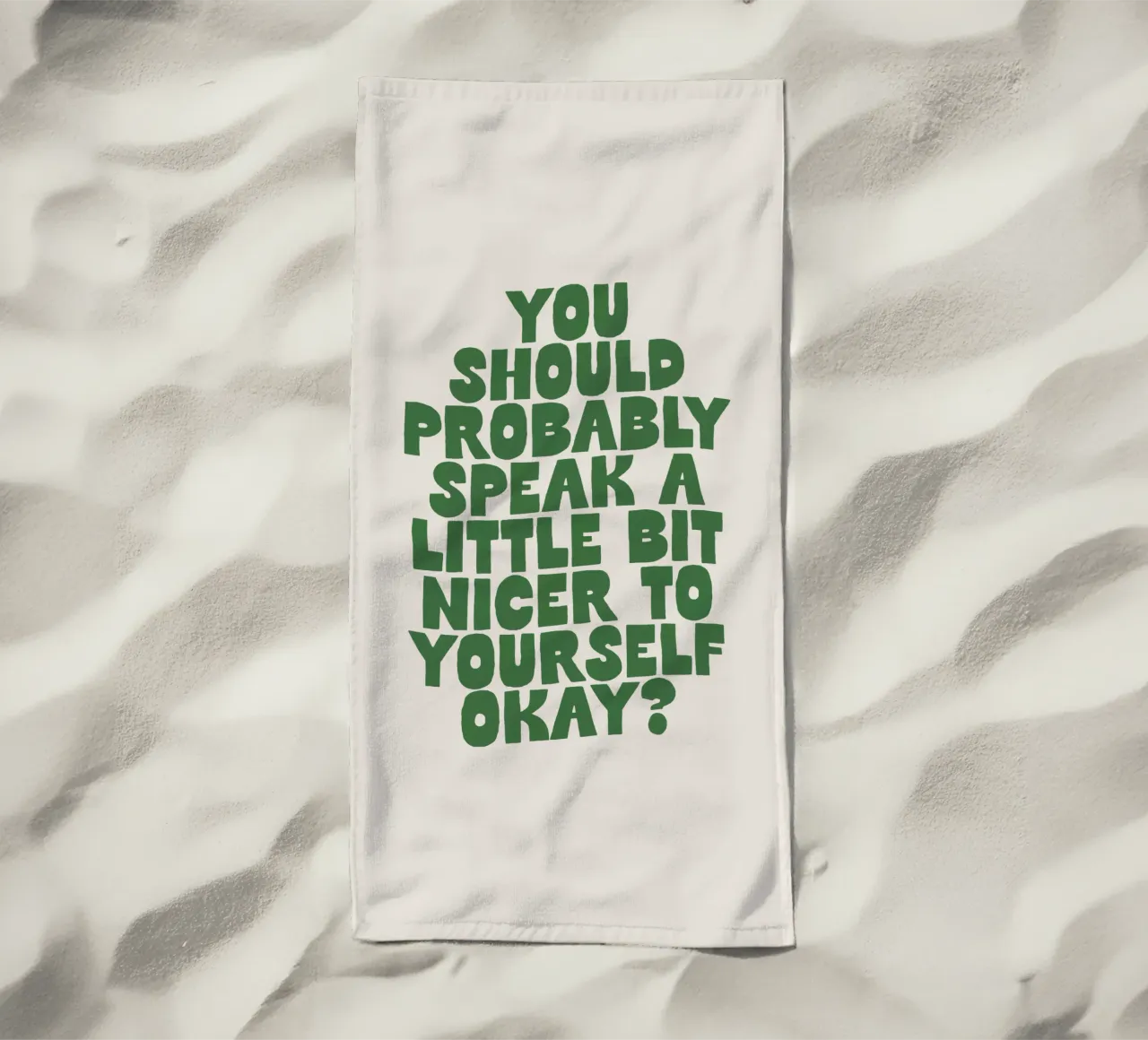 Vous devriez probablement vous parler un peu plus gentiment à vous-même serviette de plage de THE MOTIVATED TYPE