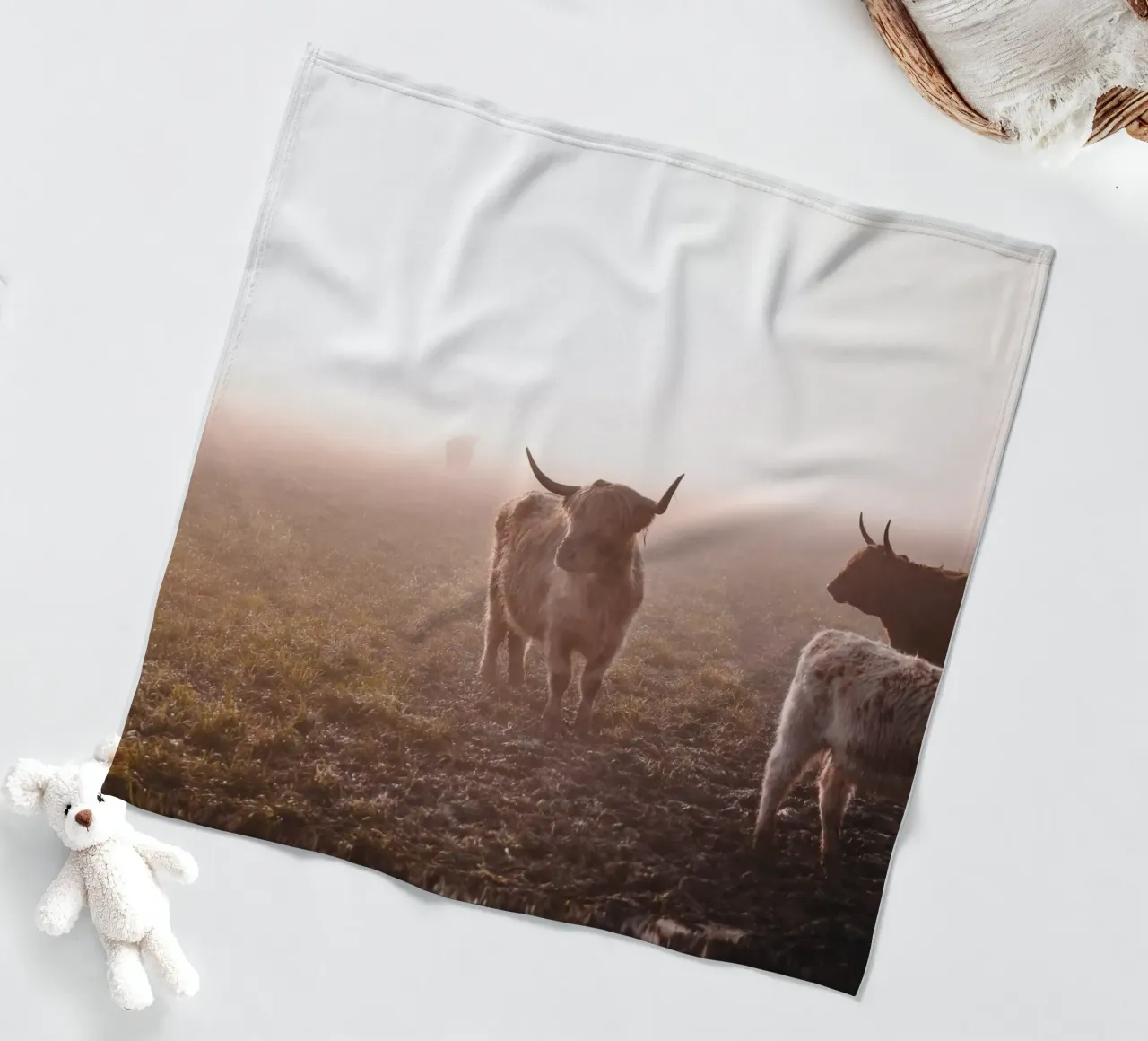 Hochland Rind - Nebelschleier über der Weide 🐮 Fleecedecke von Sibbershusum