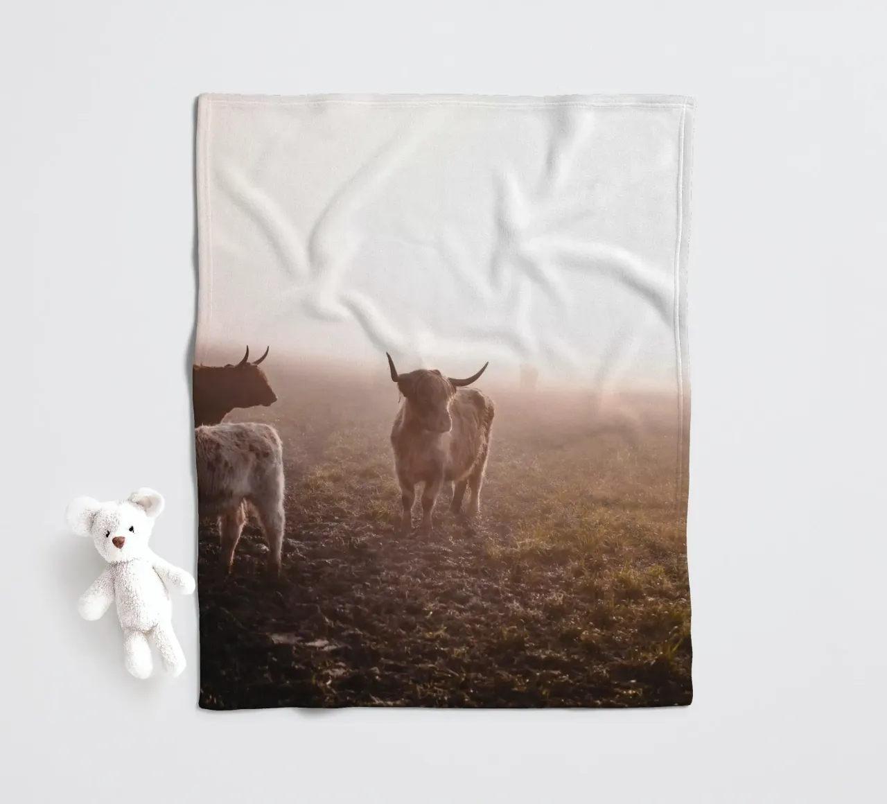 Hochland Rind - Nebelschleier über der Weide 🐮 Fleecedecke von Sibbershusum