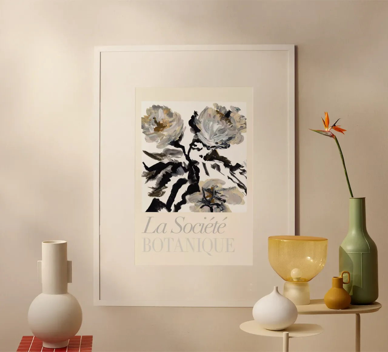 La Società Botanica, Fiori neri, bianchi e crema poster con telaio in plastica da Cartissi
