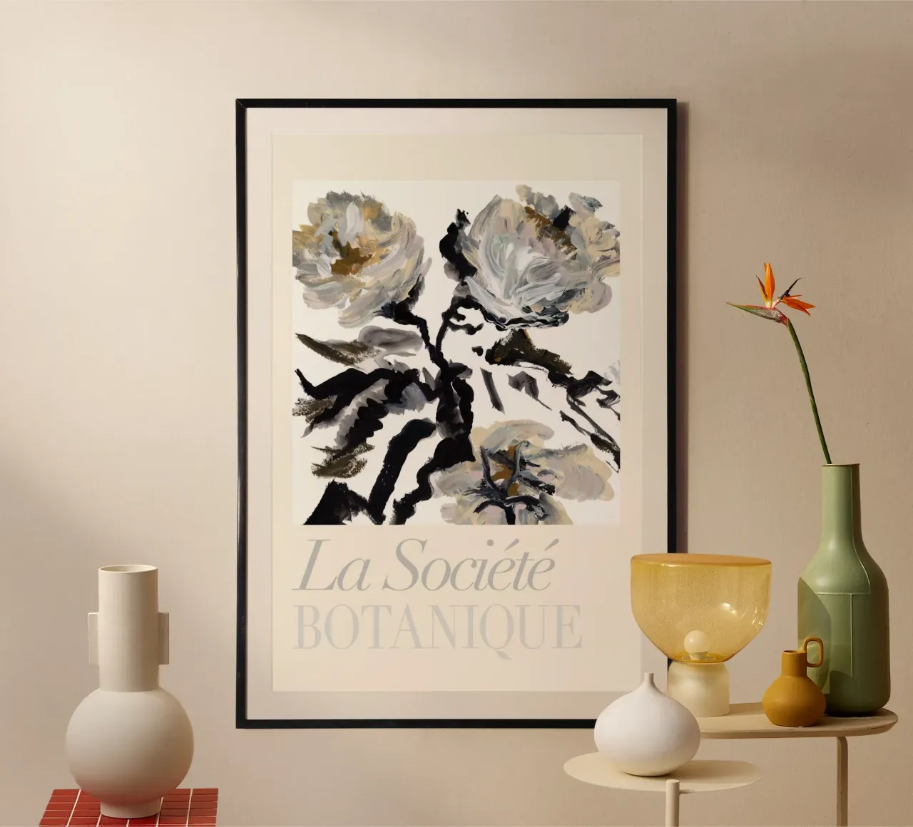 La Società Botanica, Fiori neri, bianchi e crema poster con telaio in plastica da Cartissi