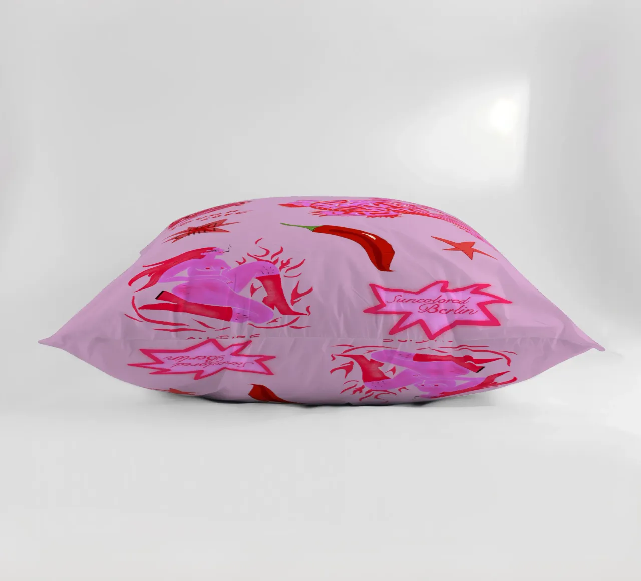 Fierce and Playful: Hot Chili Vibes cuscino da suncoloredberlin