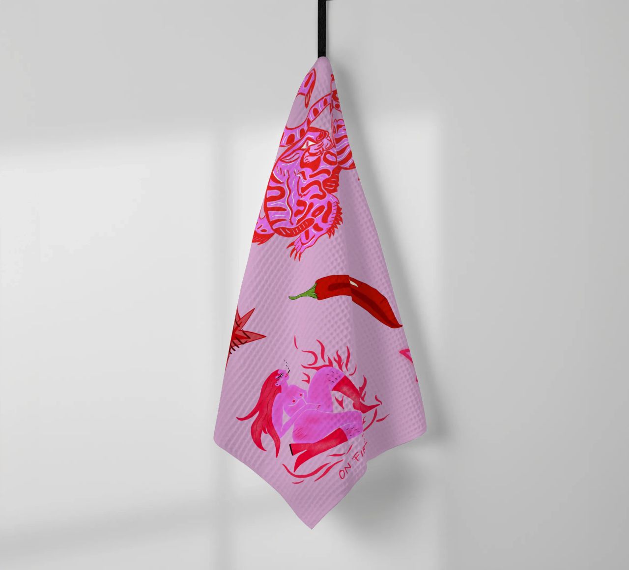 Fierce and Playful: Hot Chili Vibes Geschirrtuch von suncoloredberlin