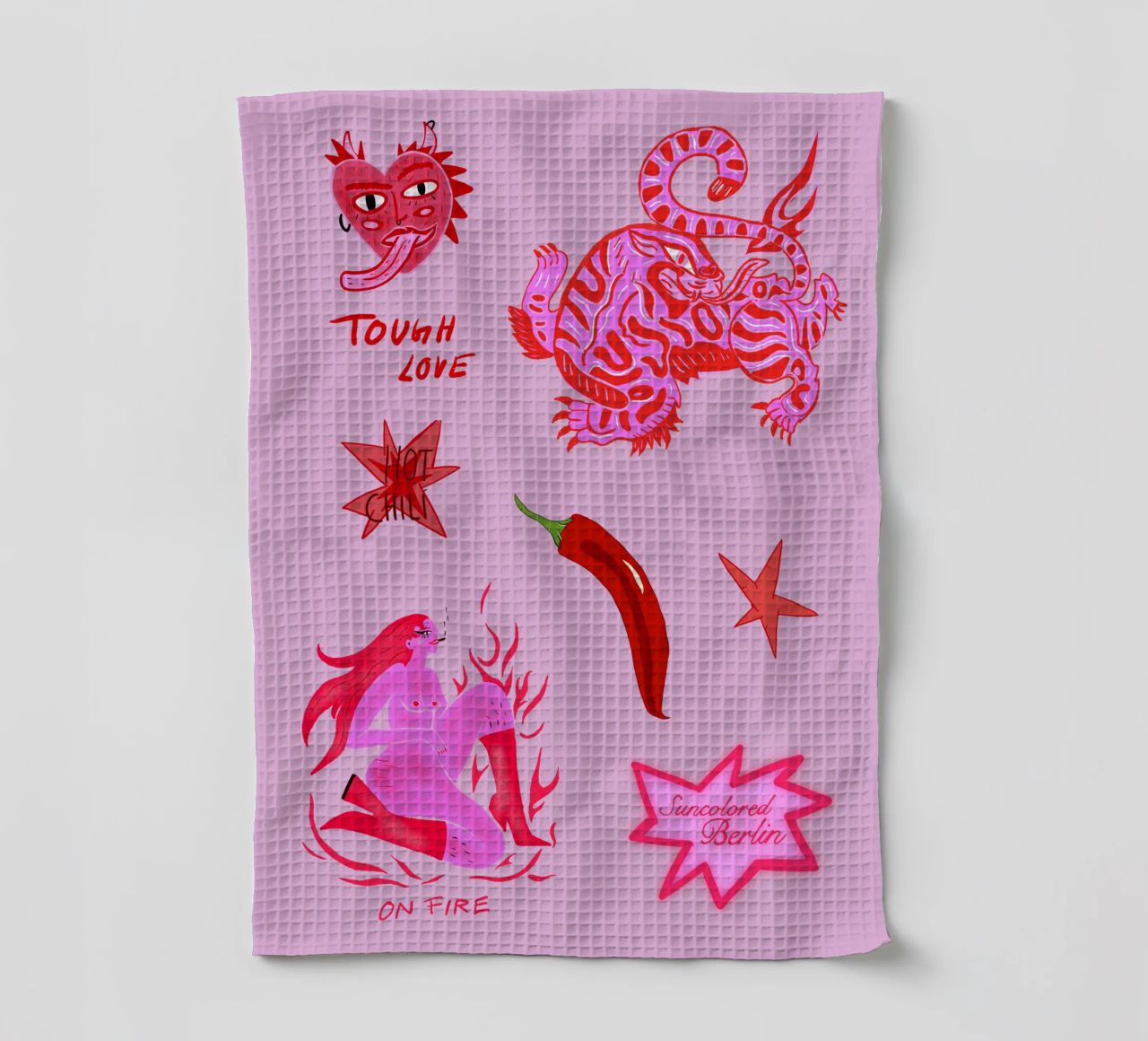 Fierce and Playful: Hot Chili Vibes Geschirrtuch von suncoloredberlin