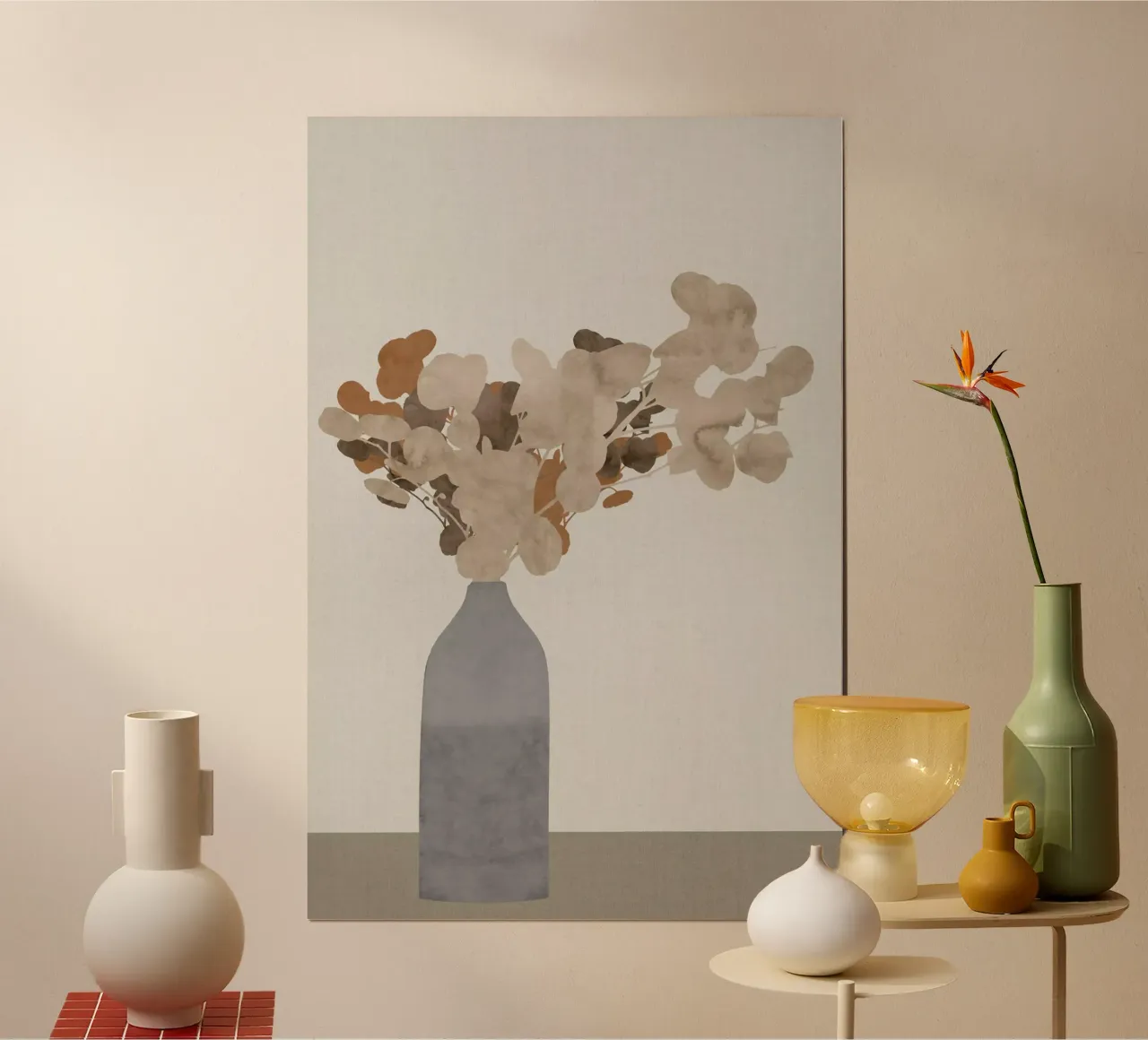 Rostbraune getrocknete Blumen in Vase auf Tisch I Poster mit Holzrahmen von Cartissi