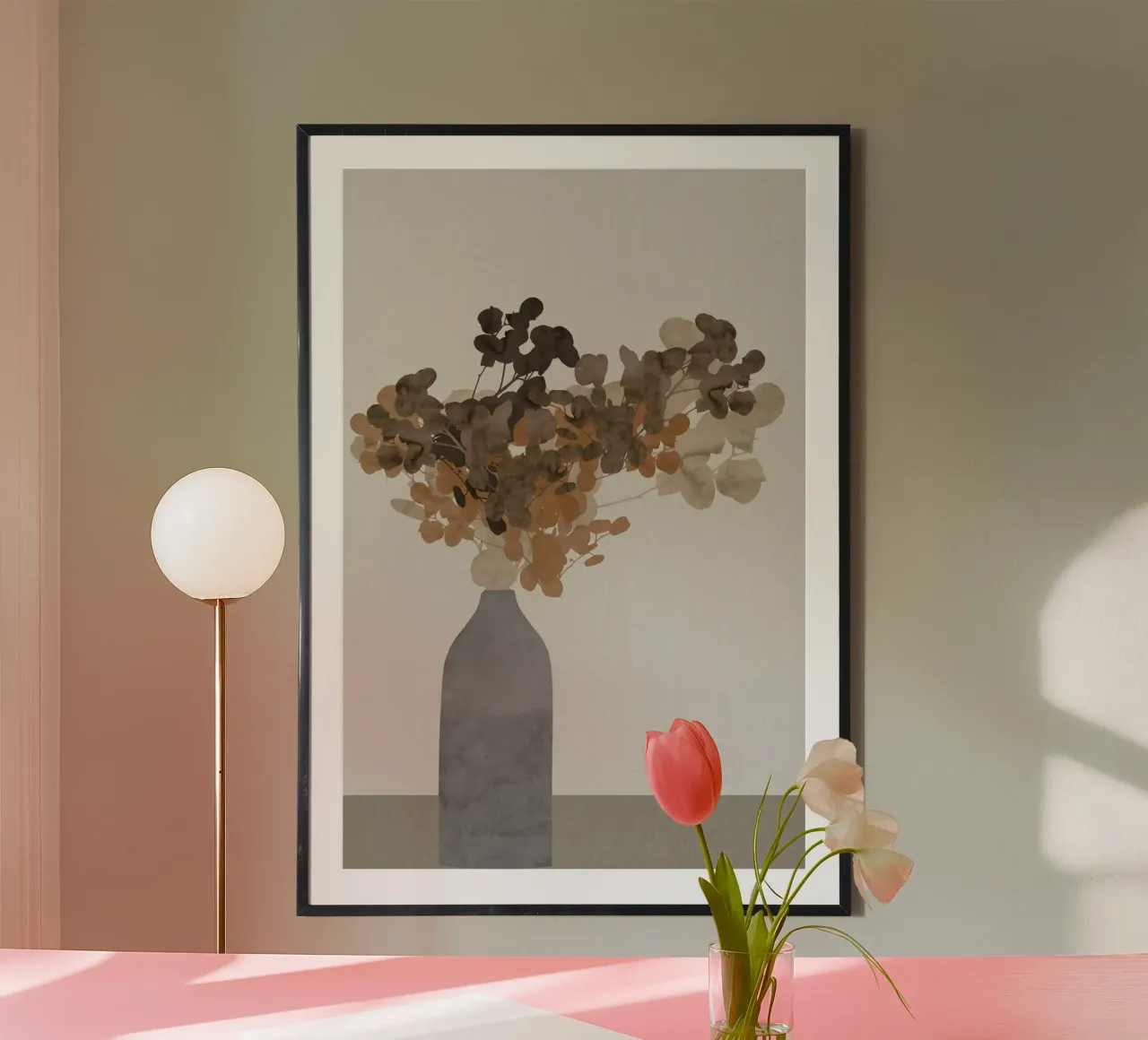 Rostbraune getrocknete Blumen in Vase auf Tisch II Poster mit Aluminium Rahmen von Cartissi