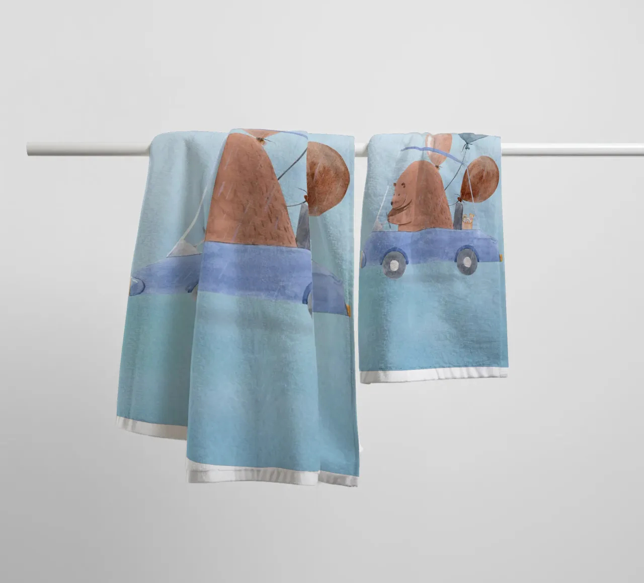 Orso in una cavalcata piovosa asciugamano da bagno da Doodle Dreams Art