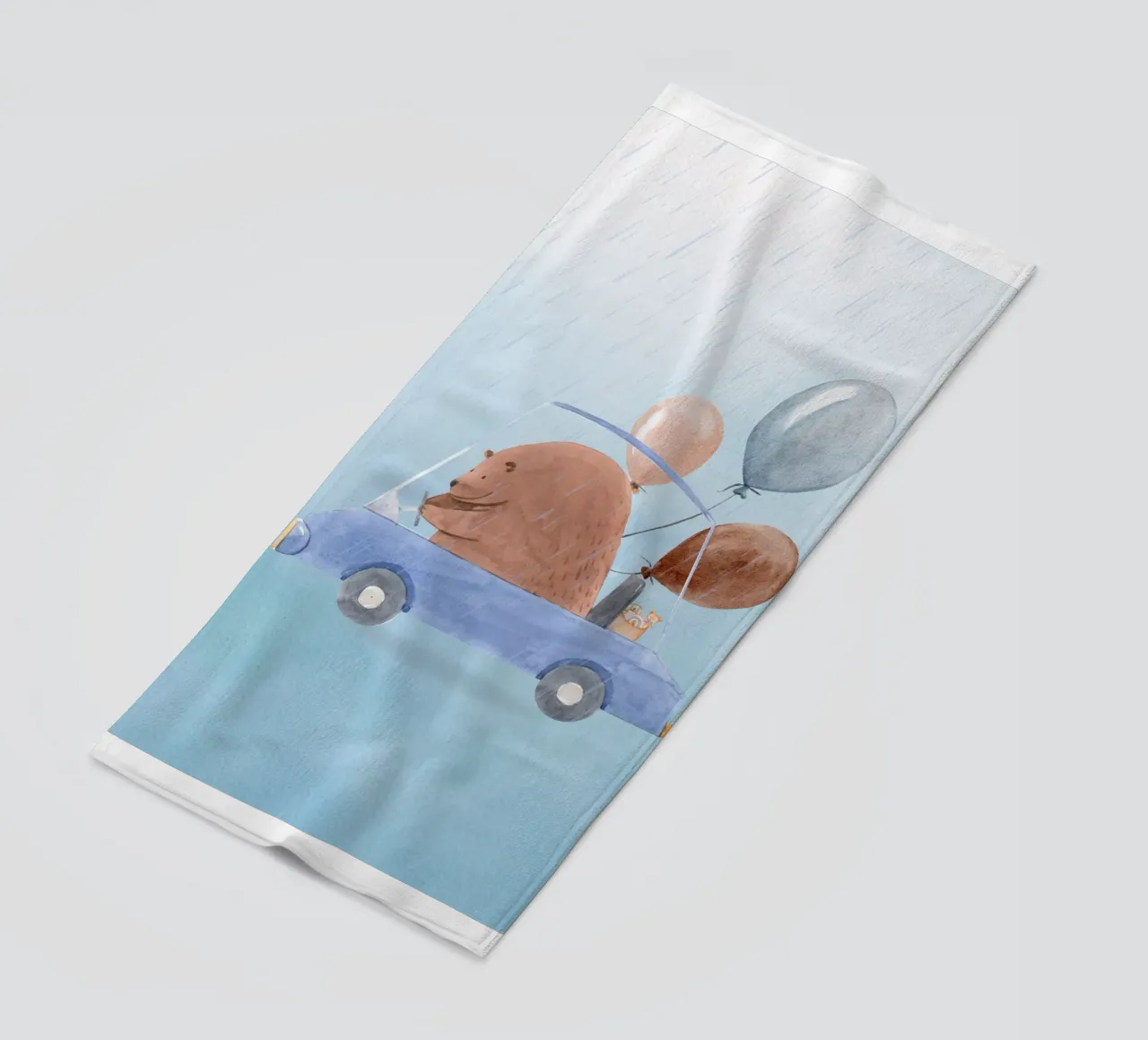 Orso in una cavalcata piovosa telo mare da Doodle Dreams Art