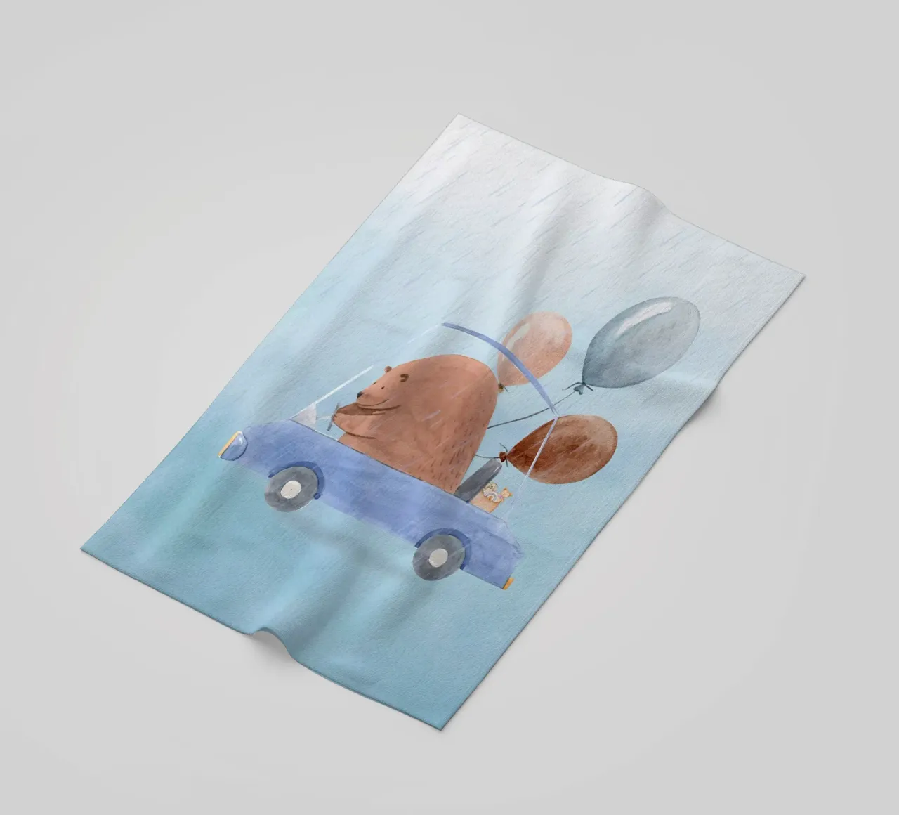 Orso in una cavalcata piovosa telo mare da Doodle Dreams Art