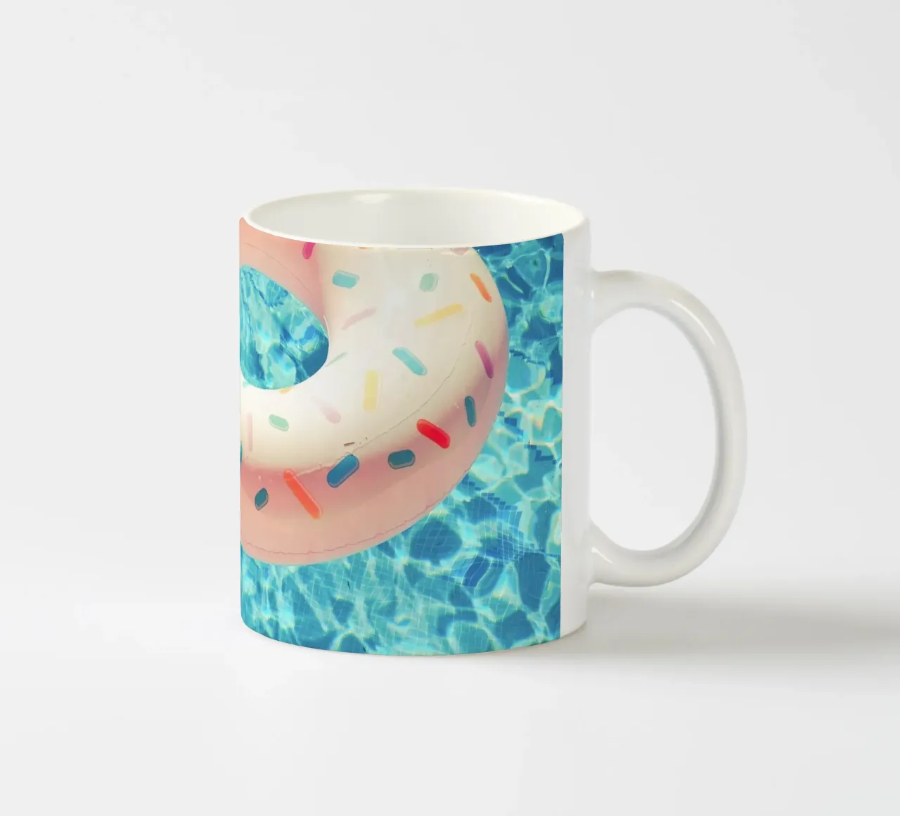 Piscina VII tazza in ceramica da Cassia Beck Photography