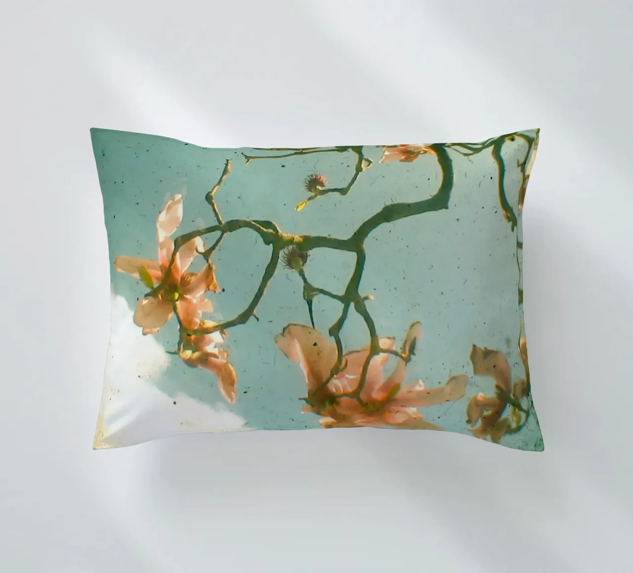 Magnolia dolce cuscino da Cassia Beck Photography