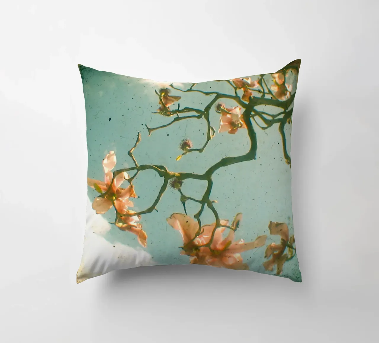 Magnolia dolce cuscino da Cassia Beck Photography