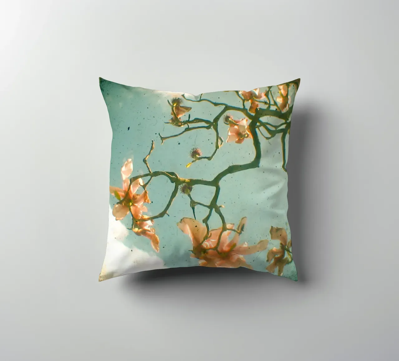 Magnolia dolce cuscino da Cassia Beck Photography