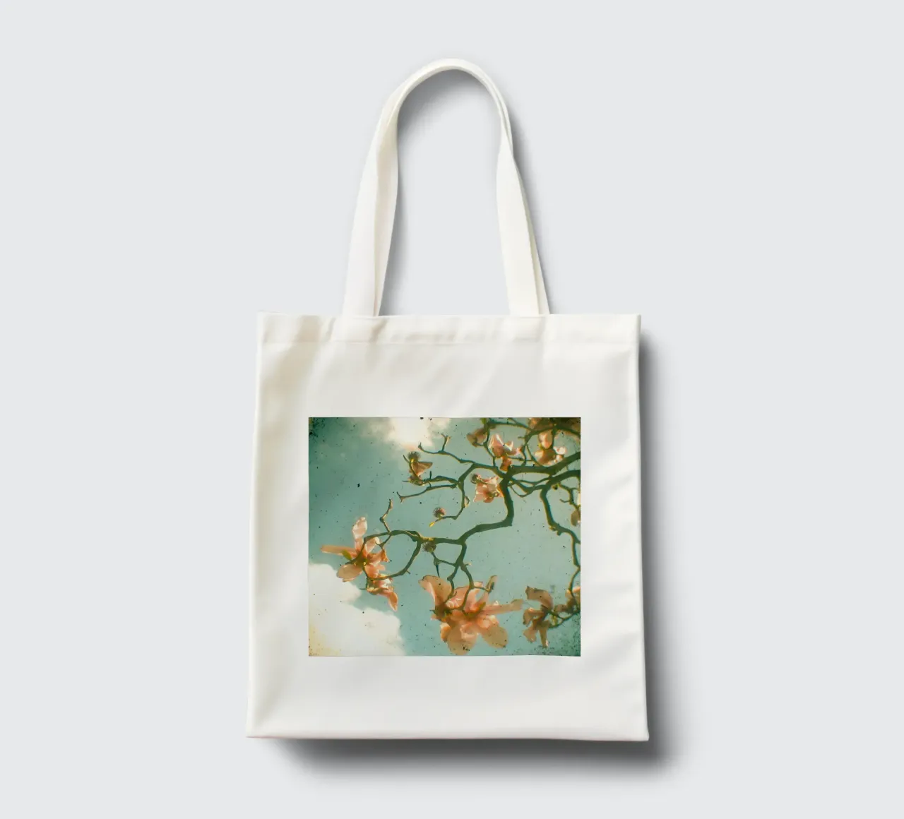 Sweet Magnolia tote bag by Cassia Beck Photography