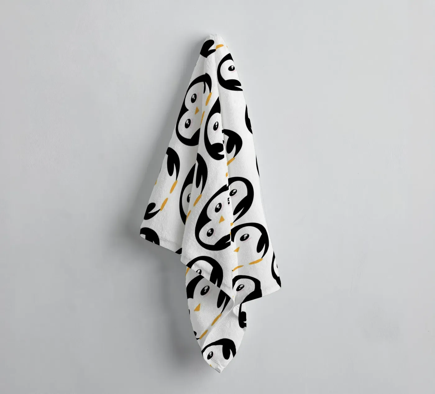Penguins badhanddoek van Happypatterns