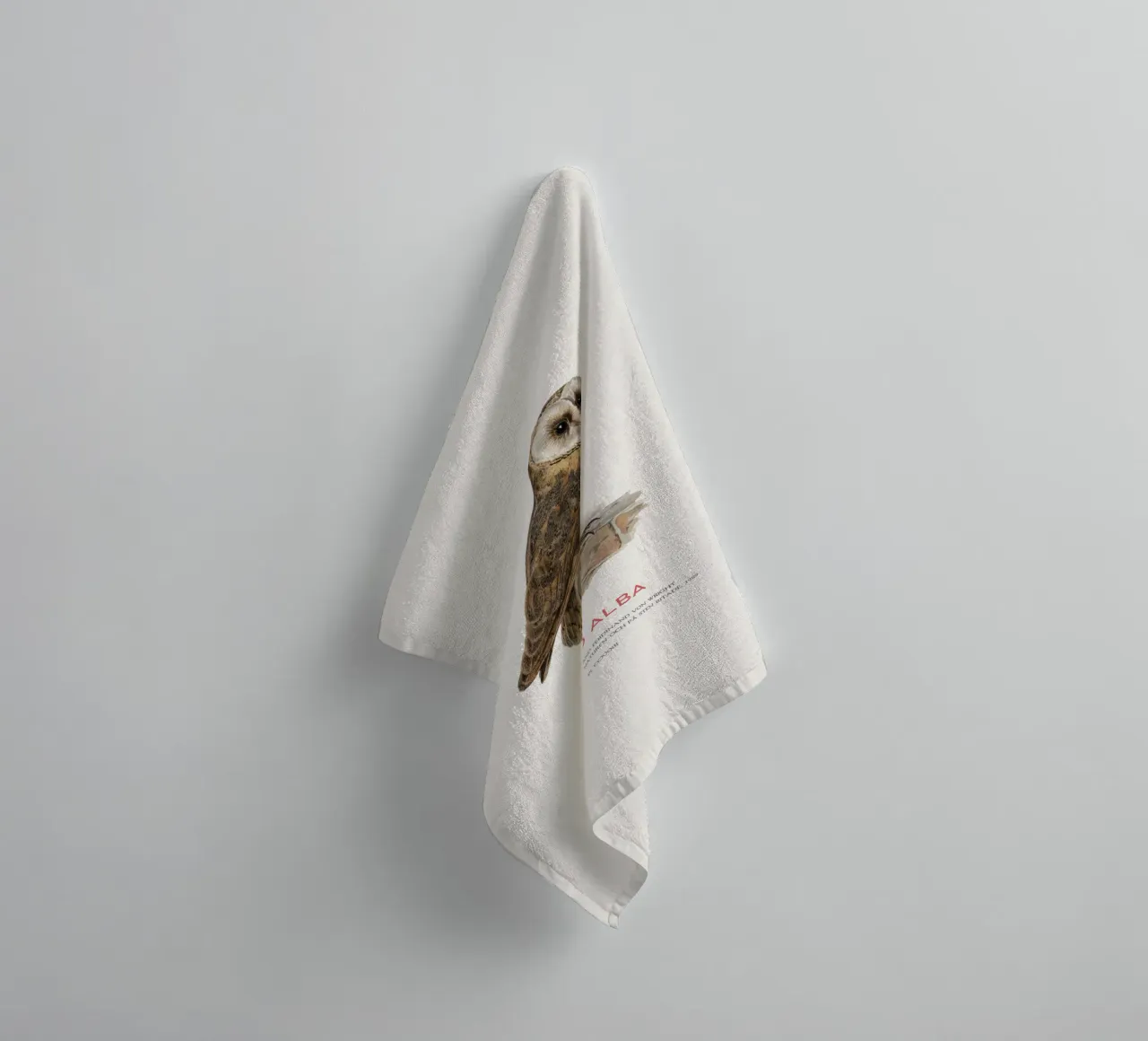 Schleiereule oder Tyto alba Handtuch von Vintagrafica