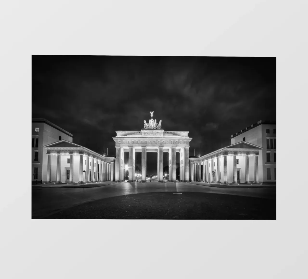 BERLINO Porta di Brandeburgo | Monochrom pellicola backlit da Melanie Viola