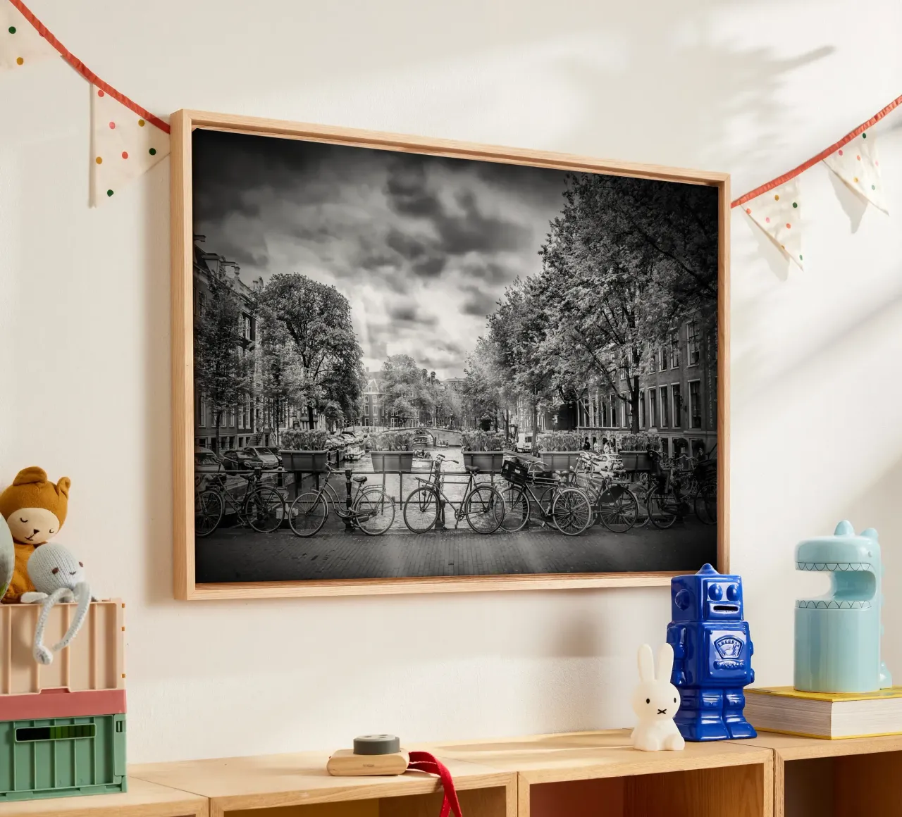 AMSTERDAM Herengracht | Vista tipica della città in monocromia tela con Cornice a cassetta da Melanie Viola