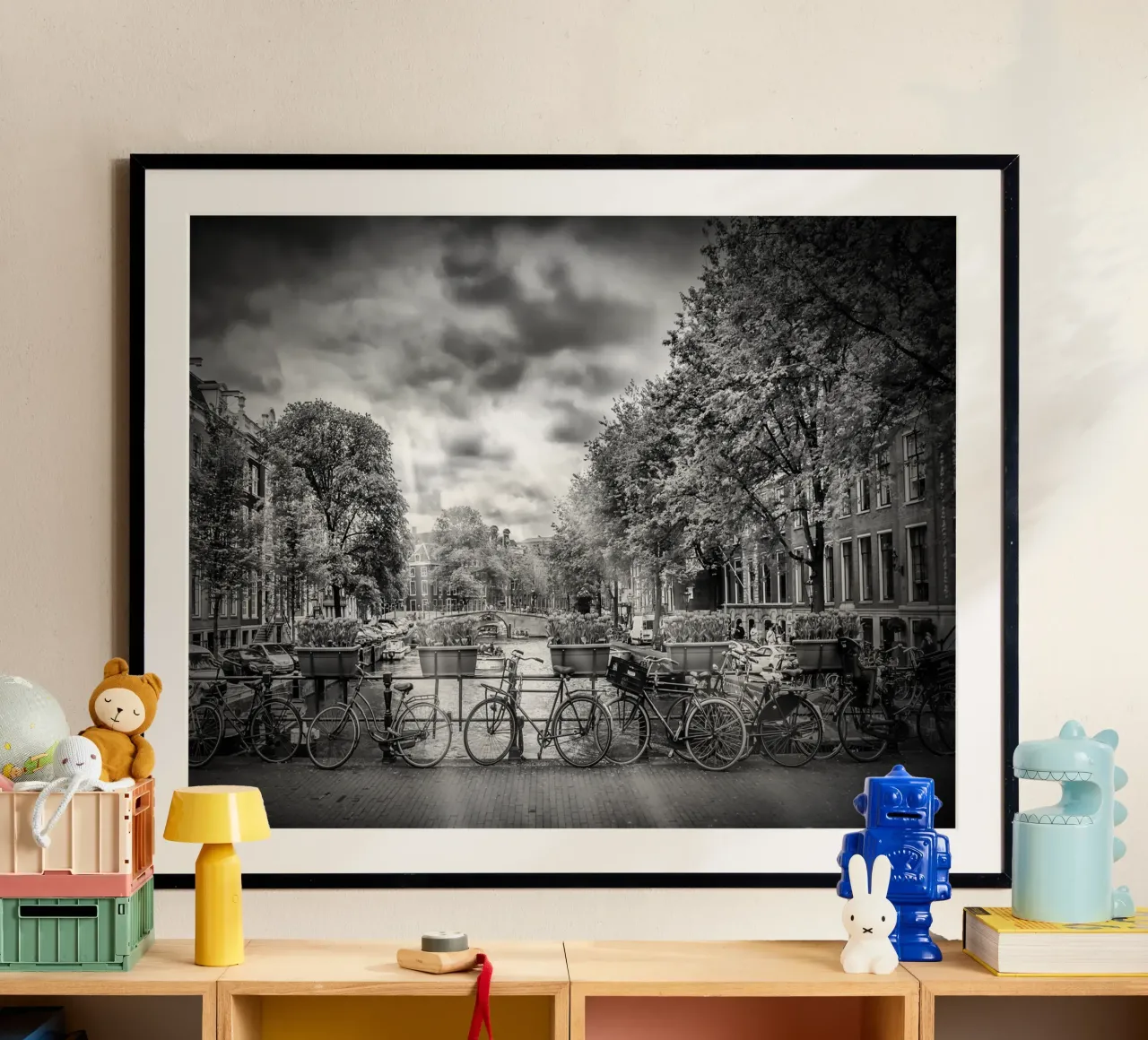 AMSTERDAM Herengracht | Vue typique de la ville en monochrome poster de Melanie Viola