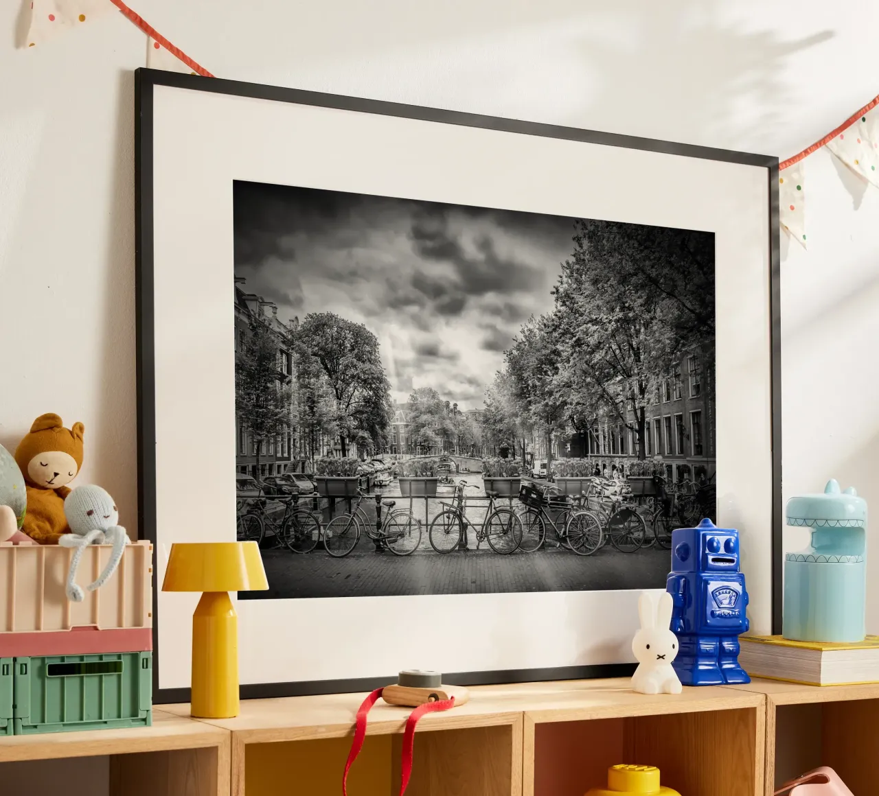 AMSTERDAM Herengracht | Vue typique de la ville en monochrome poster de Melanie Viola