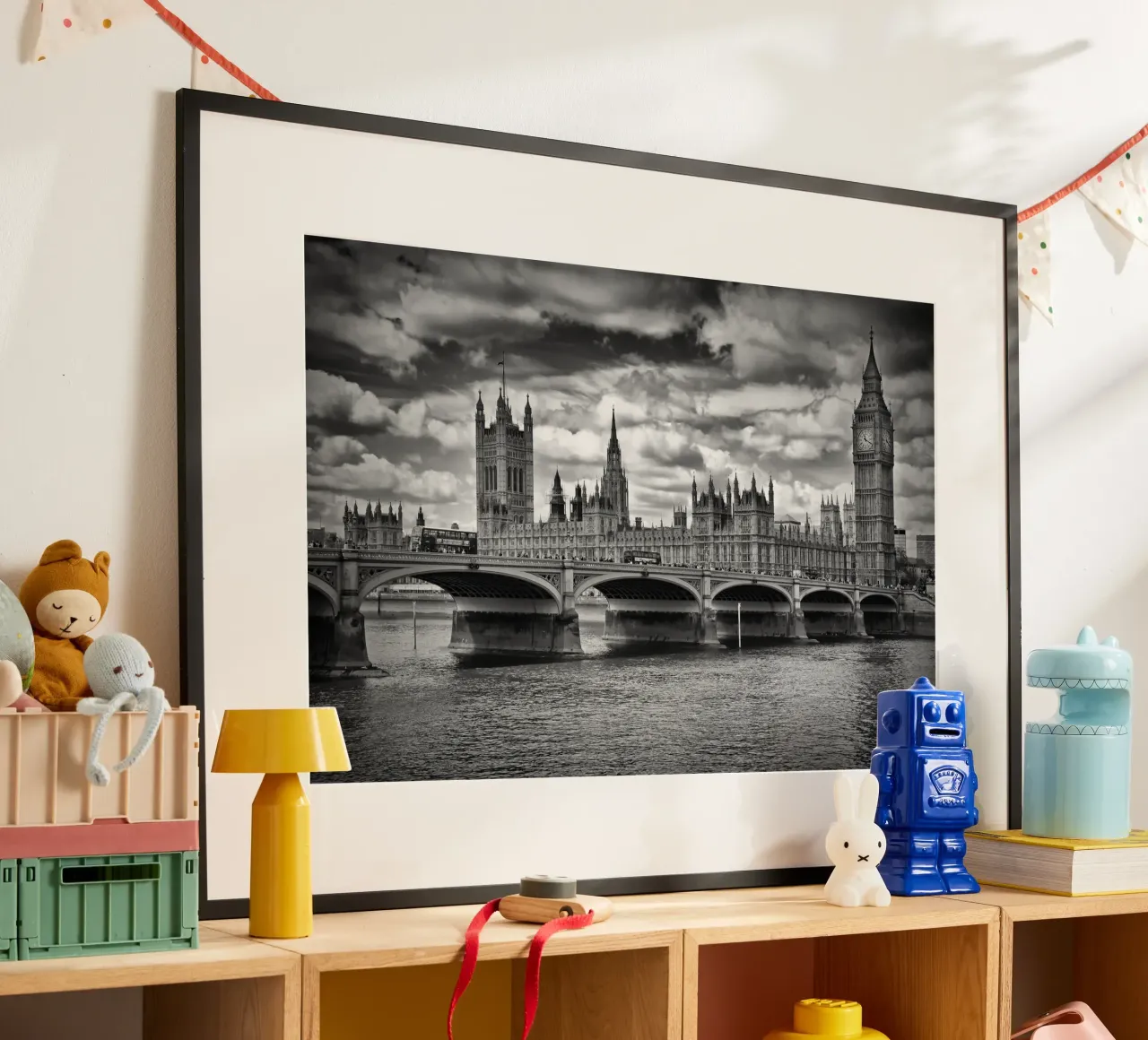 LONDRA Palazzo del Parlamento e ponte di Westminster poster con telaio in alluminio da Melanie Viola