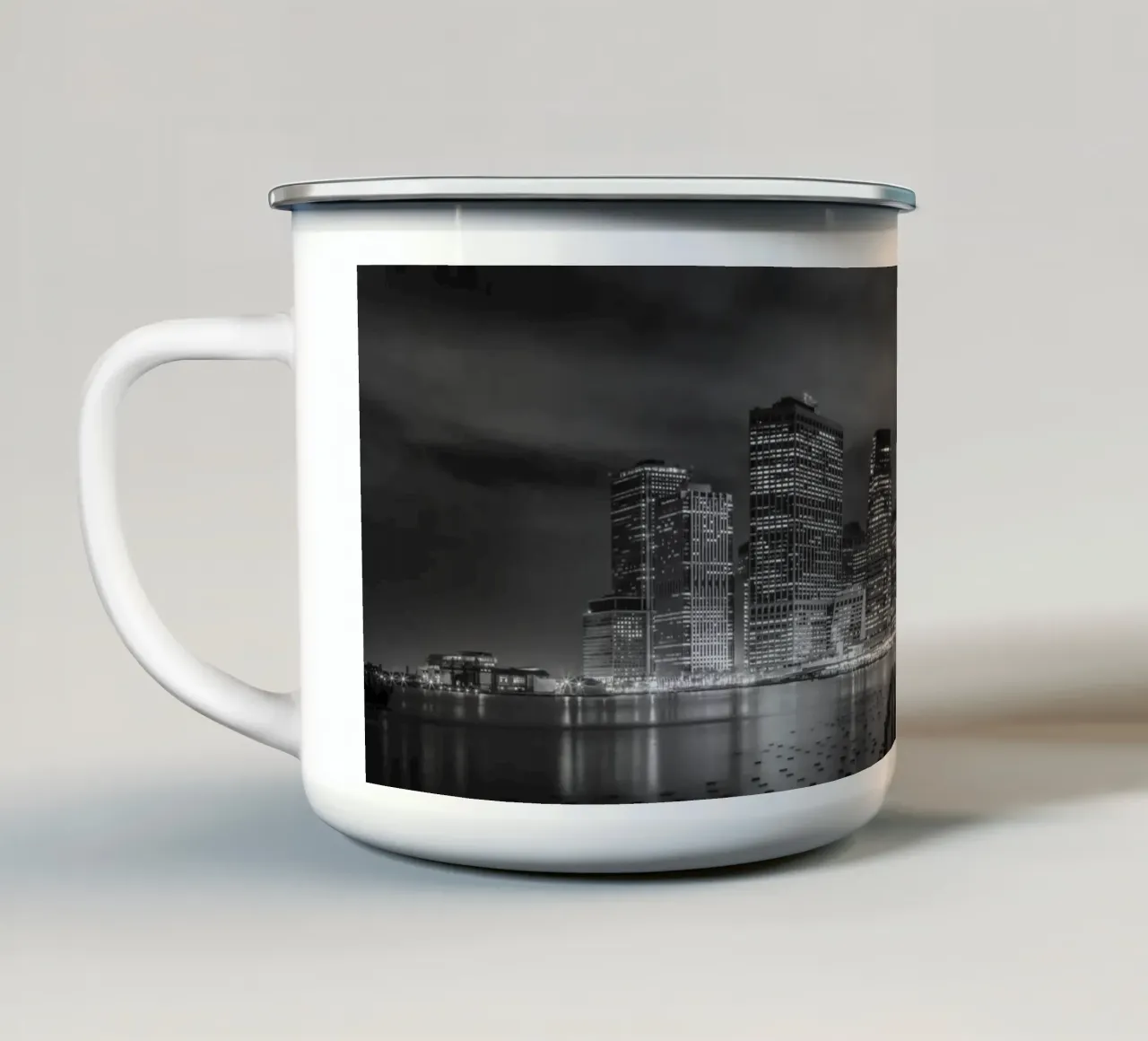 NEW YORK CITY Impressione monocromatica di notte | Panorama tazza in smalto da Melanie Viola