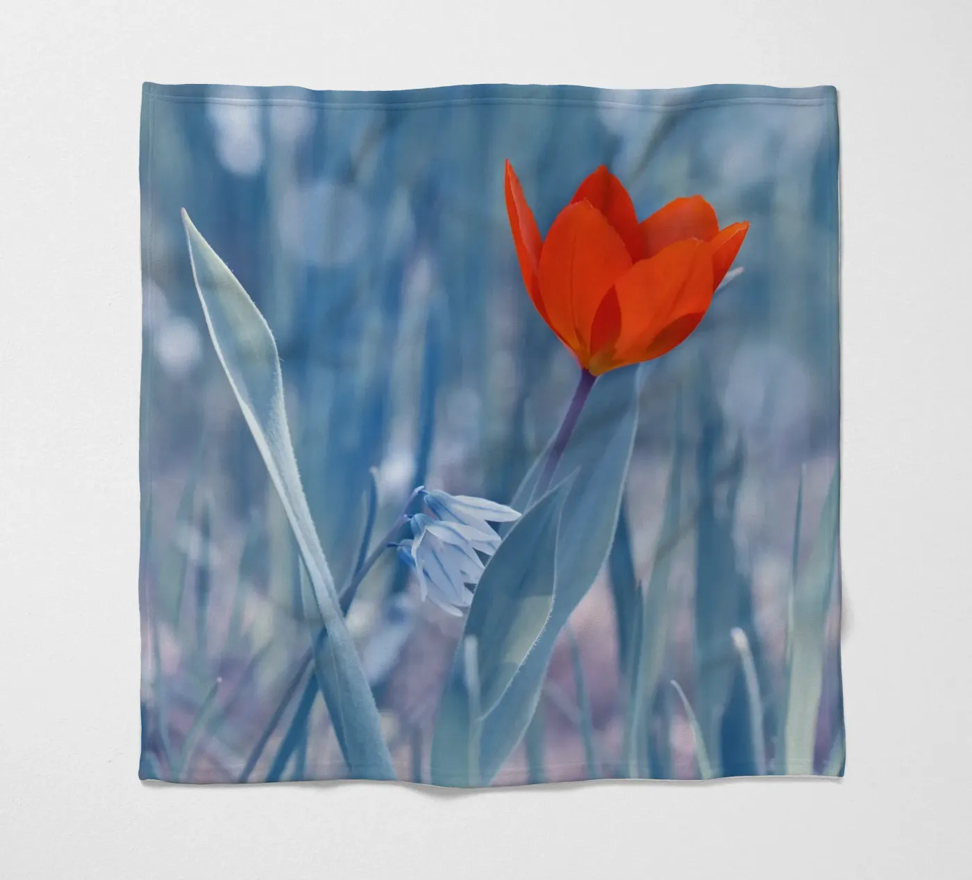 Rode tulp fleecedeken van Atteloi Fotografie
