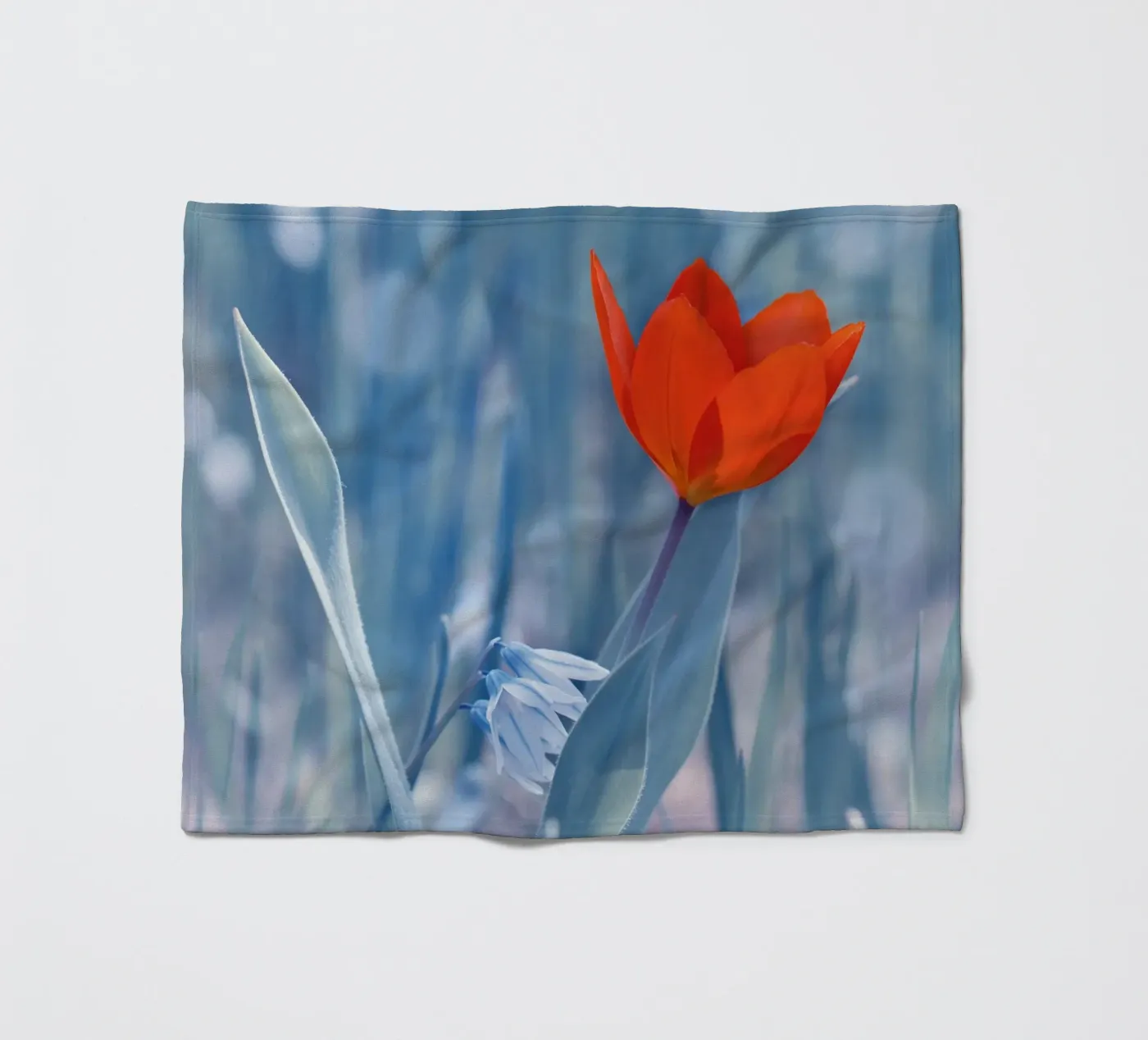 Rode tulp fleecedeken van Atteloi Fotografie